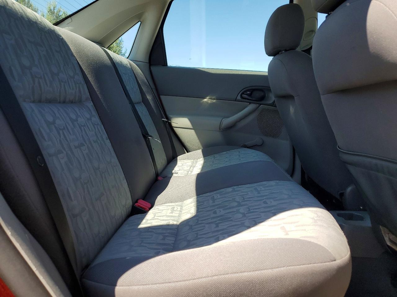 2005 Ford Focus Zx4 Red vin: 1FAFP34N55W187033