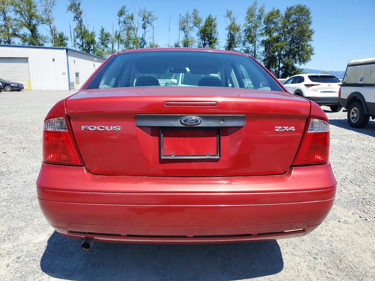 2005 Ford Focus Zx4 Red vin: 1FAFP34N55W187033