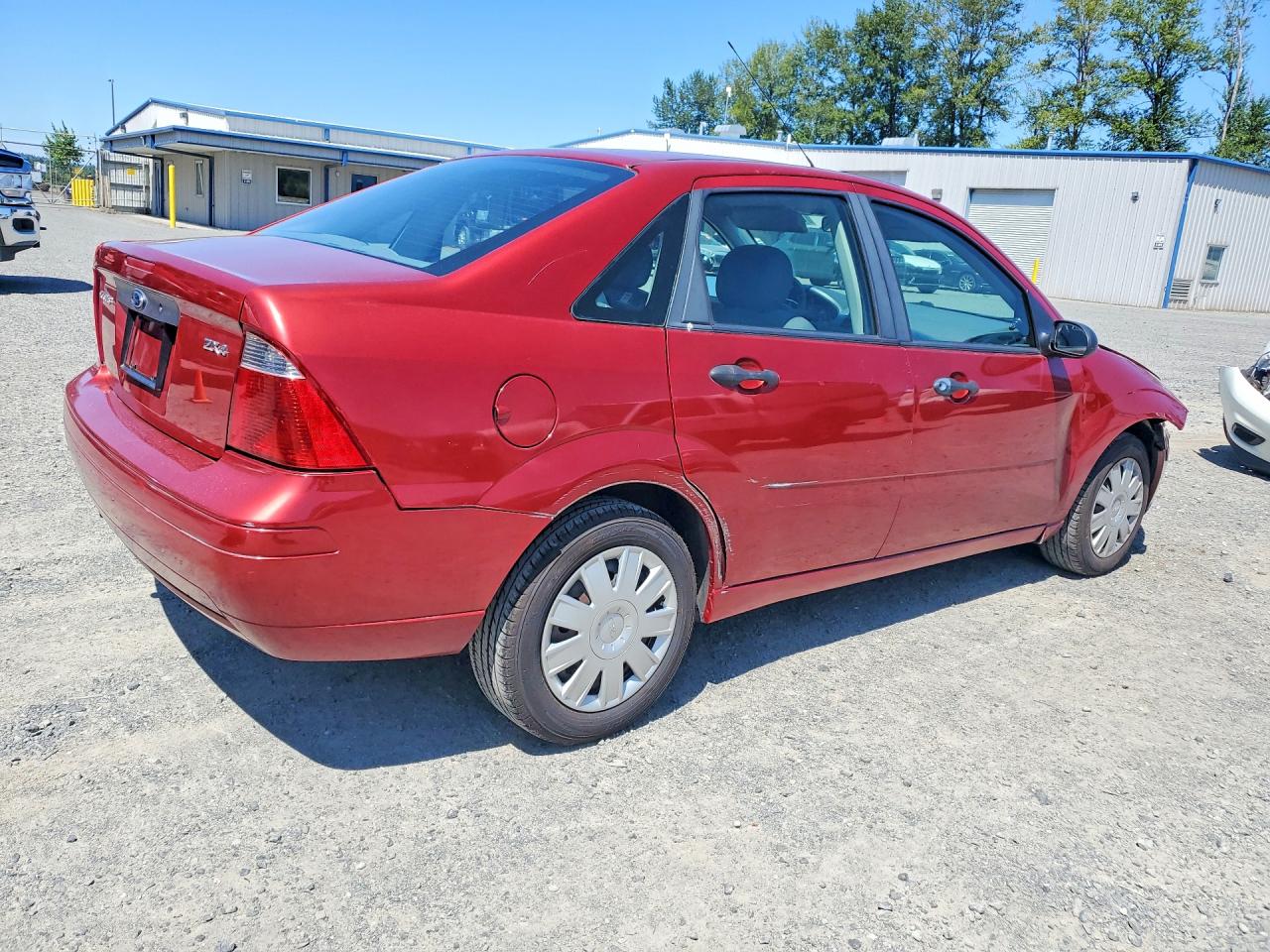 2005 Ford Focus Zx4 Red vin: 1FAFP34N55W187033
