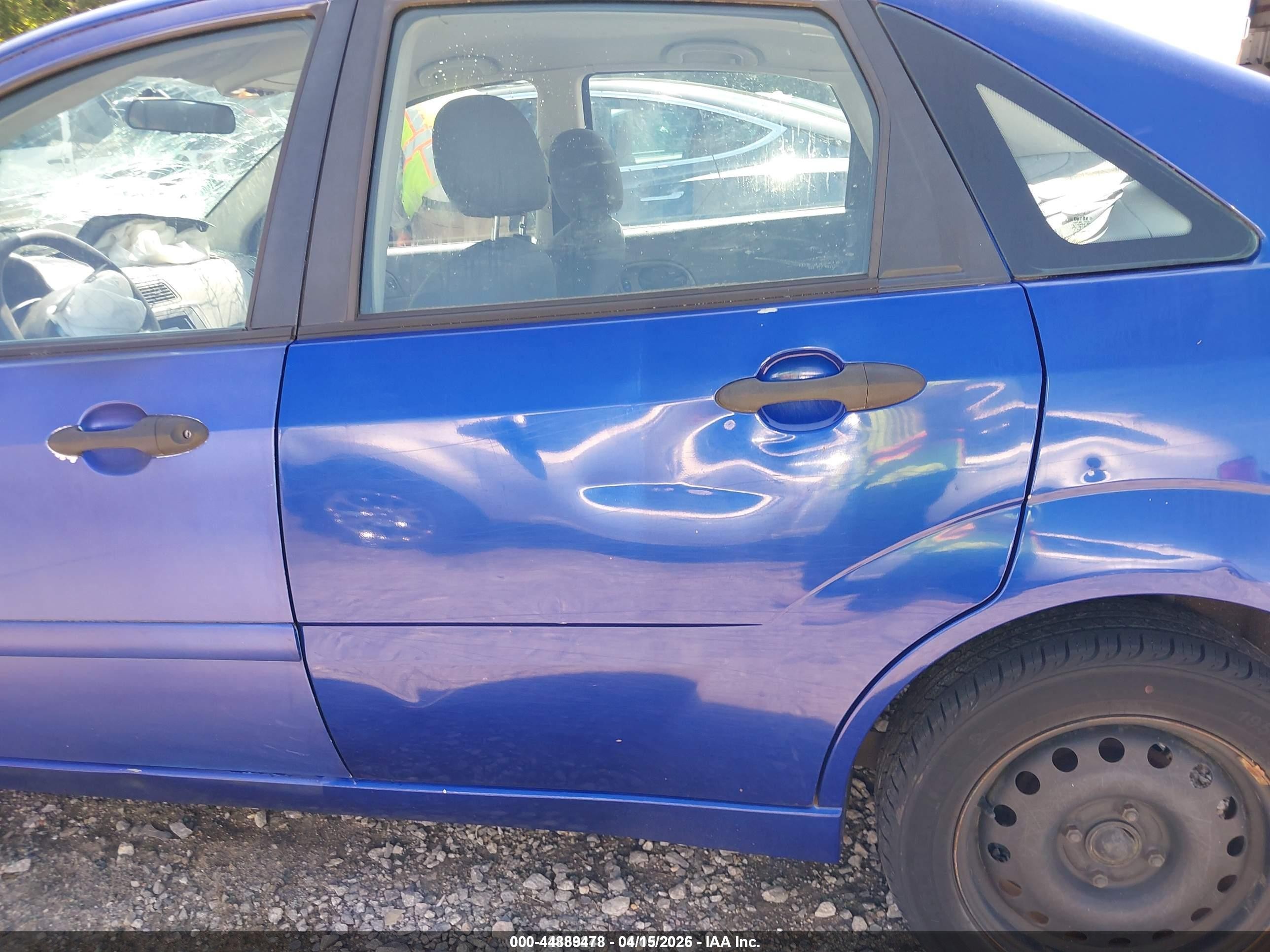 2005 Ford Focus Zx4 Blue vin: 1FAFP34N55W197402