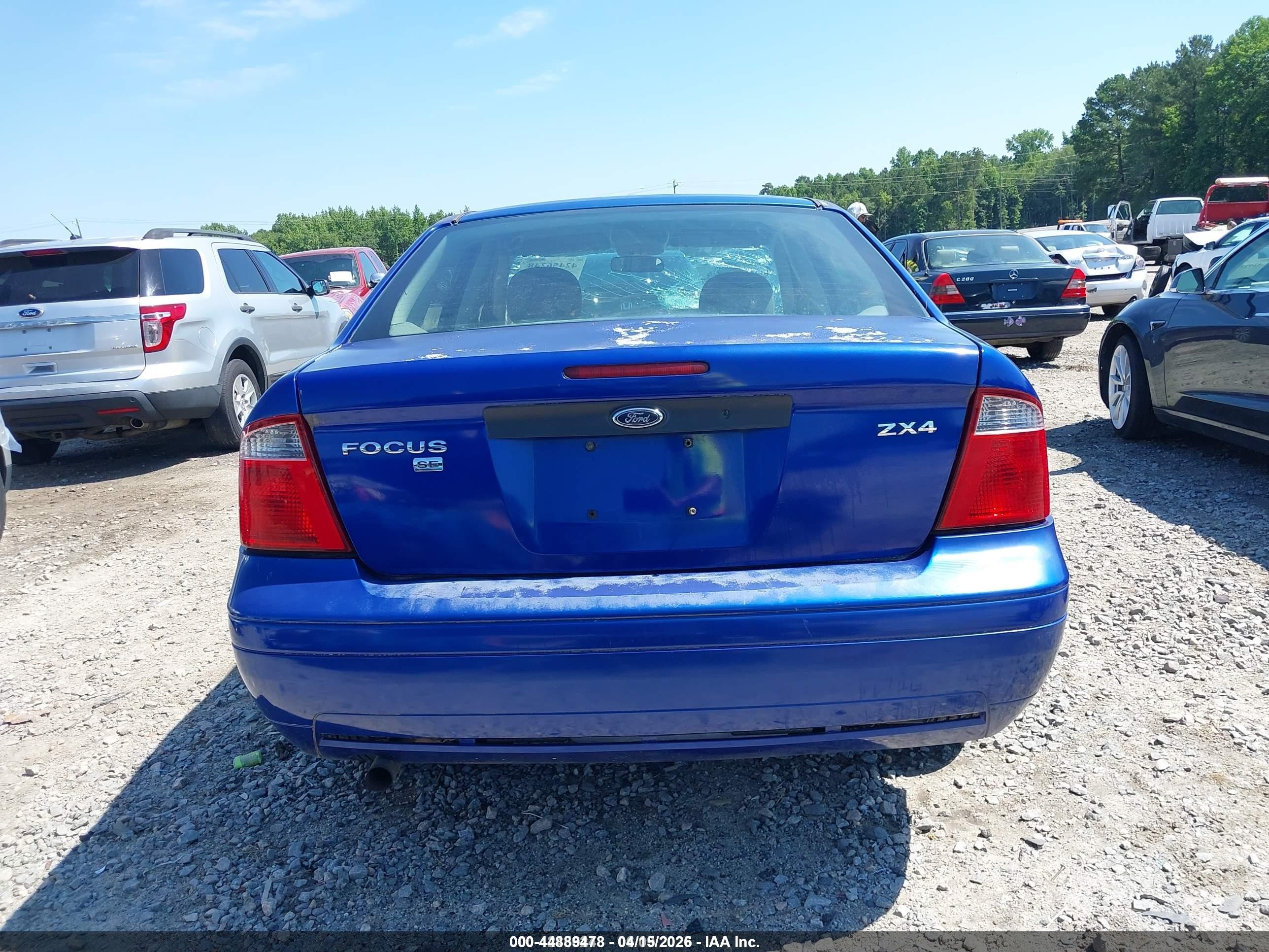 2005 Ford Focus Zx4 Blue vin: 1FAFP34N55W197402