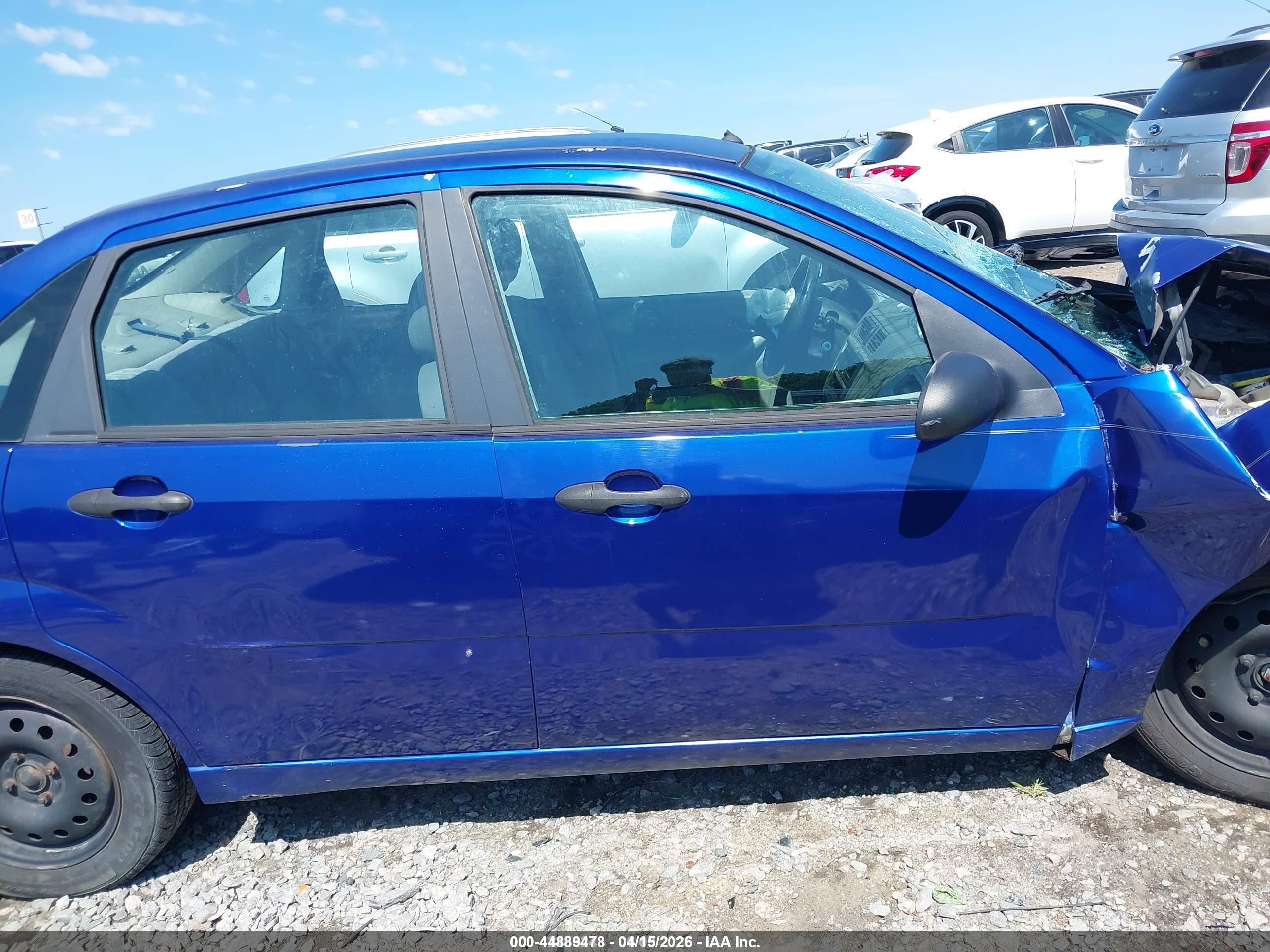 2005 Ford Focus Zx4 Blue vin: 1FAFP34N55W197402