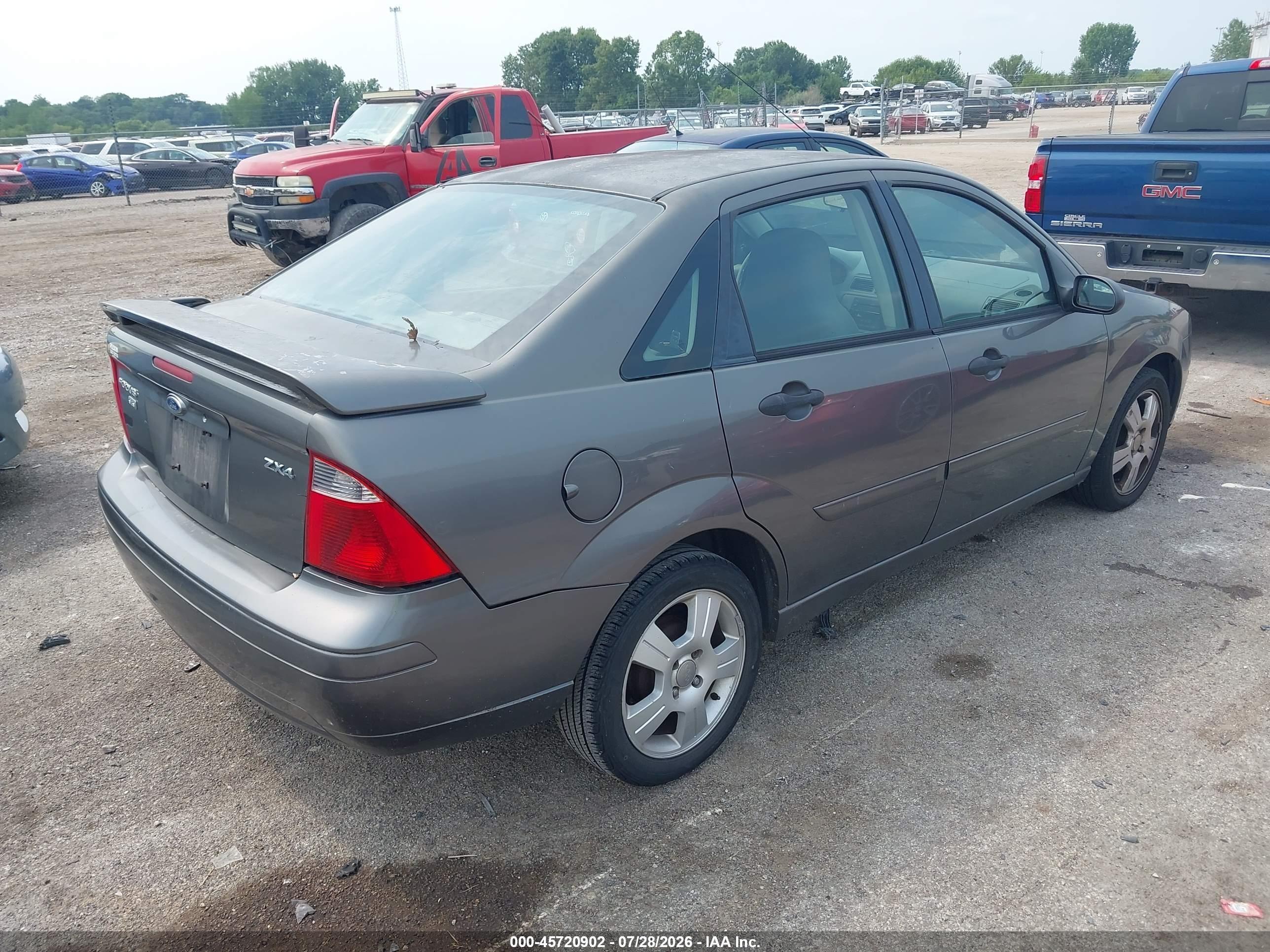2005 Ford Focus Zx4 Gray vin: 1FAFP34N55W200976
