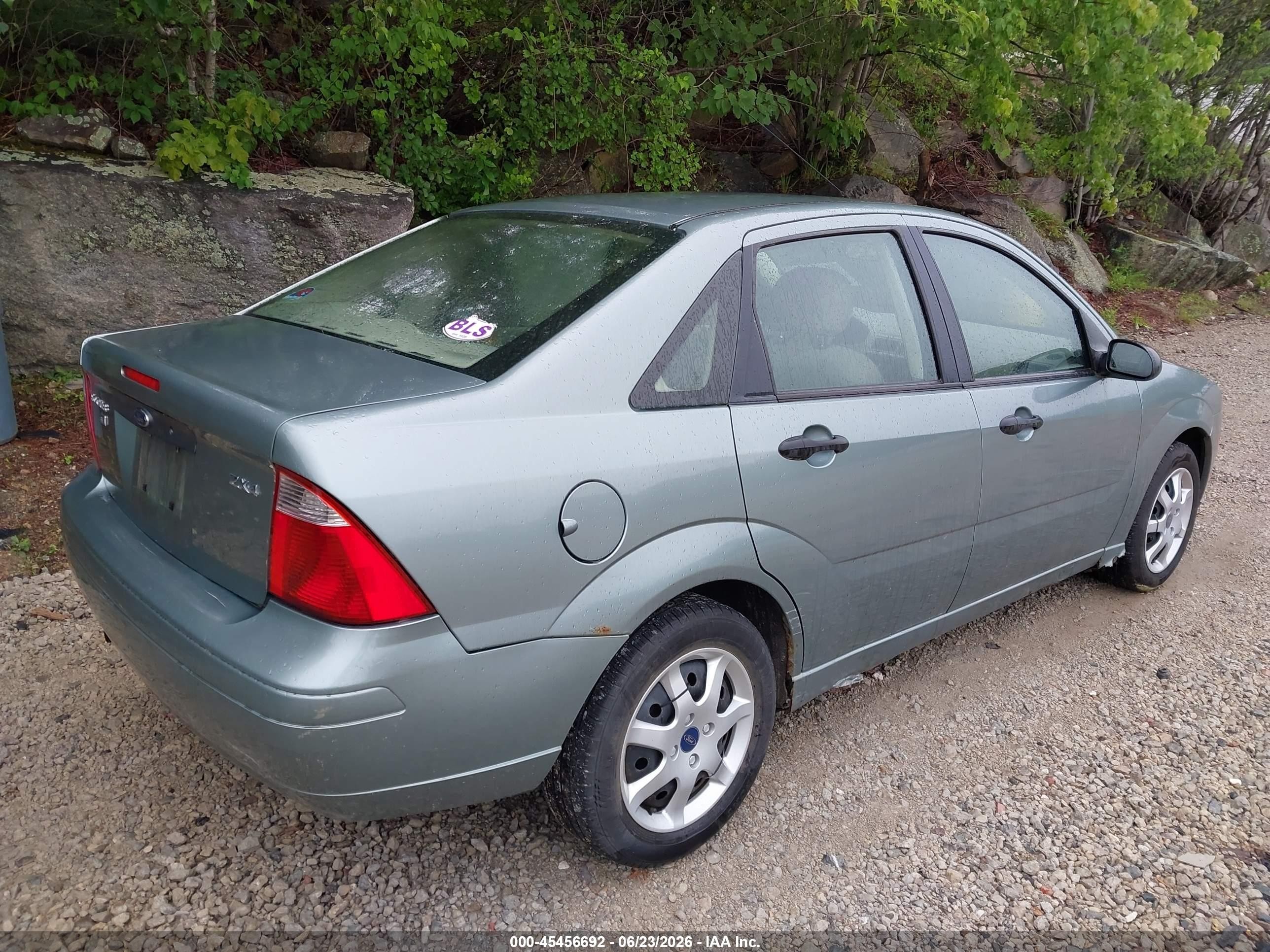 2005 Ford Focus Zx4 Teal vin: 1FAFP34N55W201352
