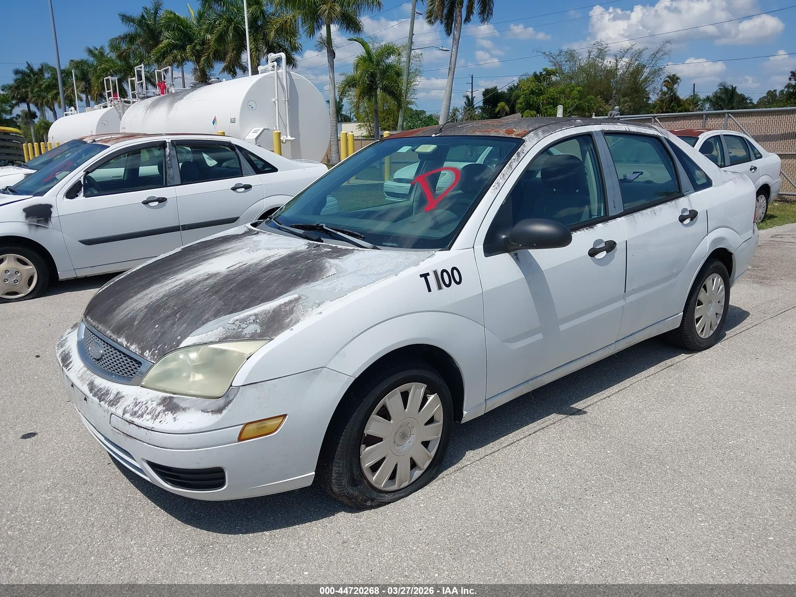 2005 Ford Focus Zx4 White vin: 1FAFP34N55W210746