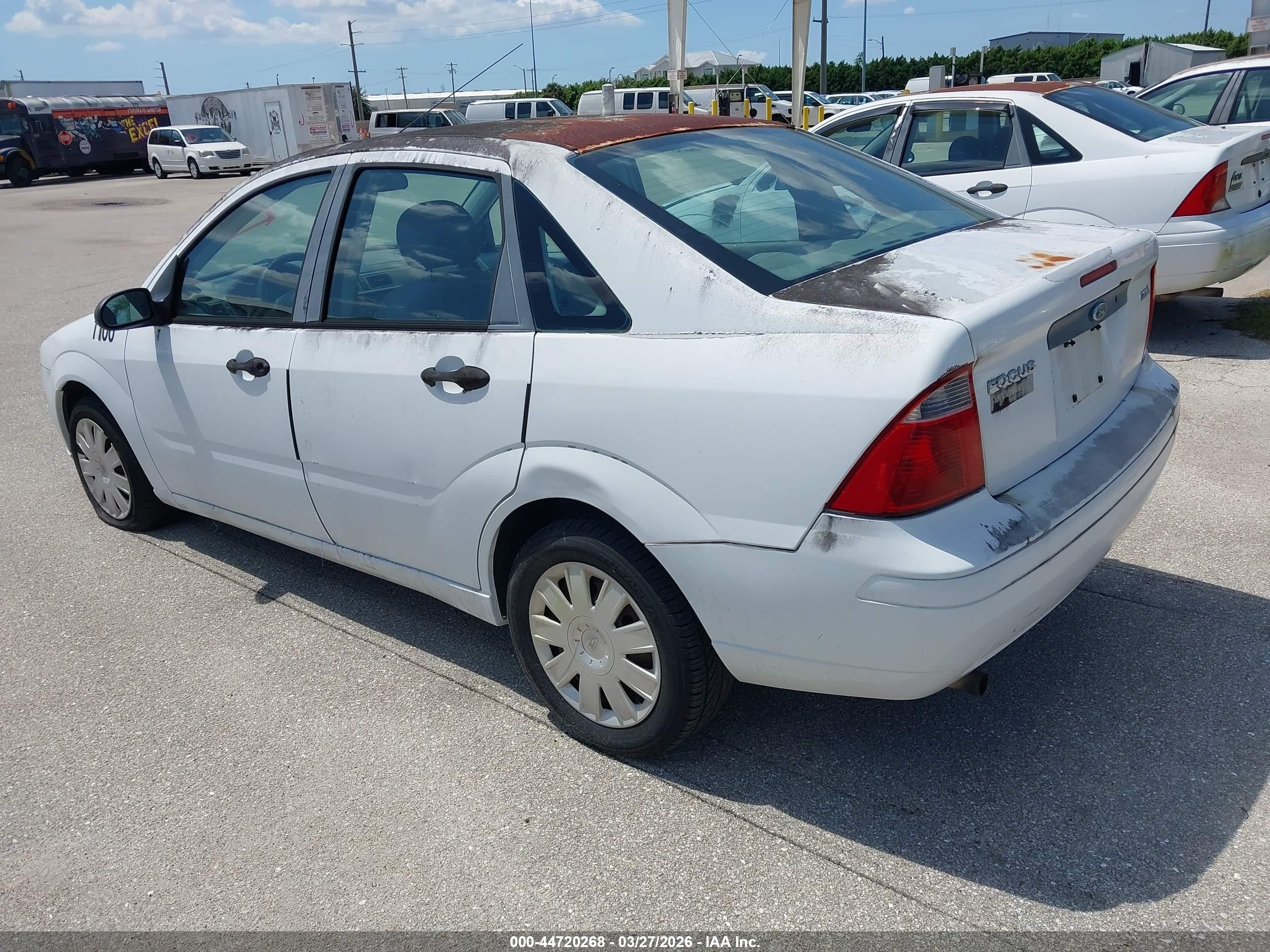 2005 Ford Focus Zx4 White vin: 1FAFP34N55W210746