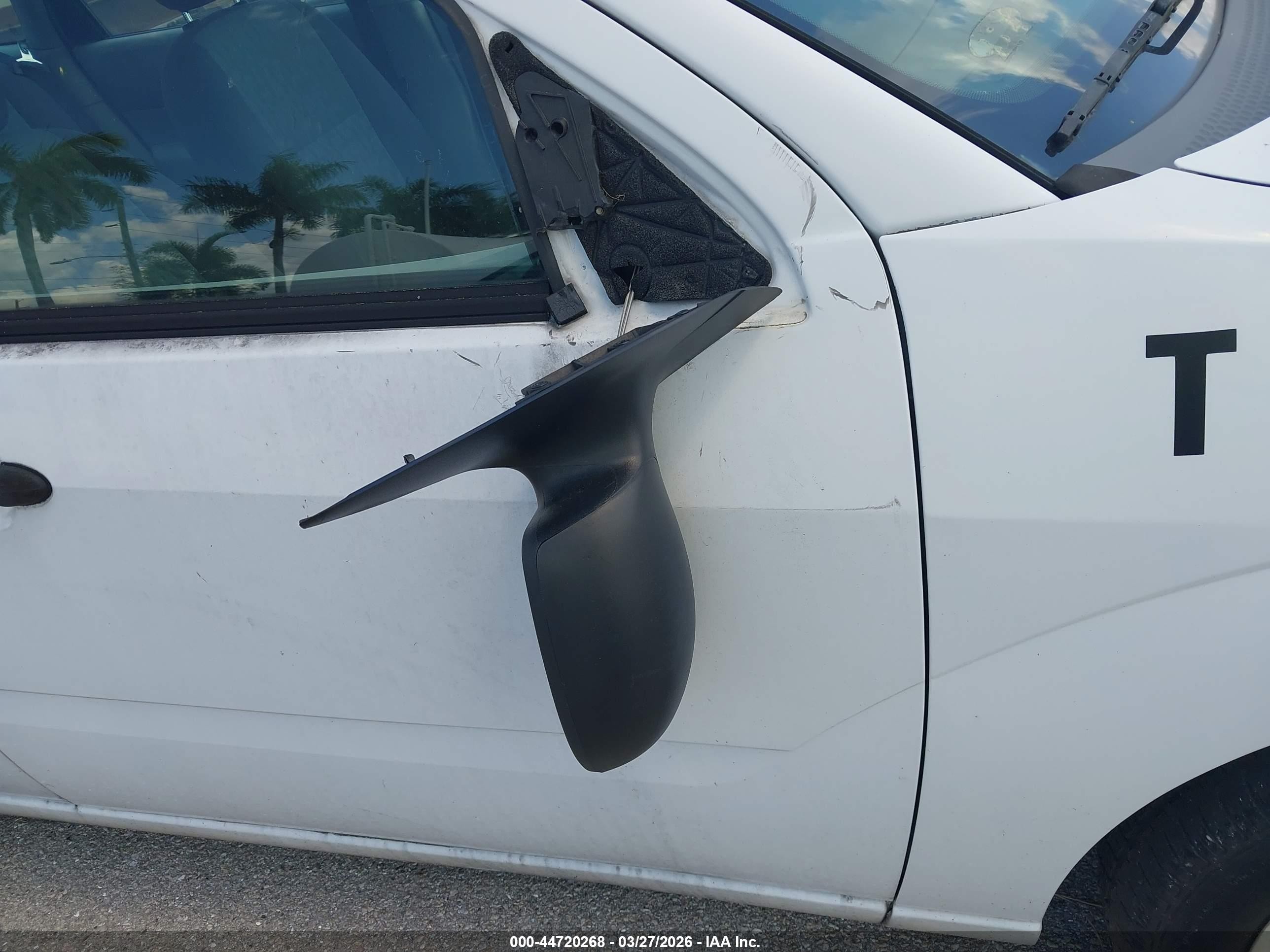 2005 Ford Focus Zx4 White vin: 1FAFP34N55W210746