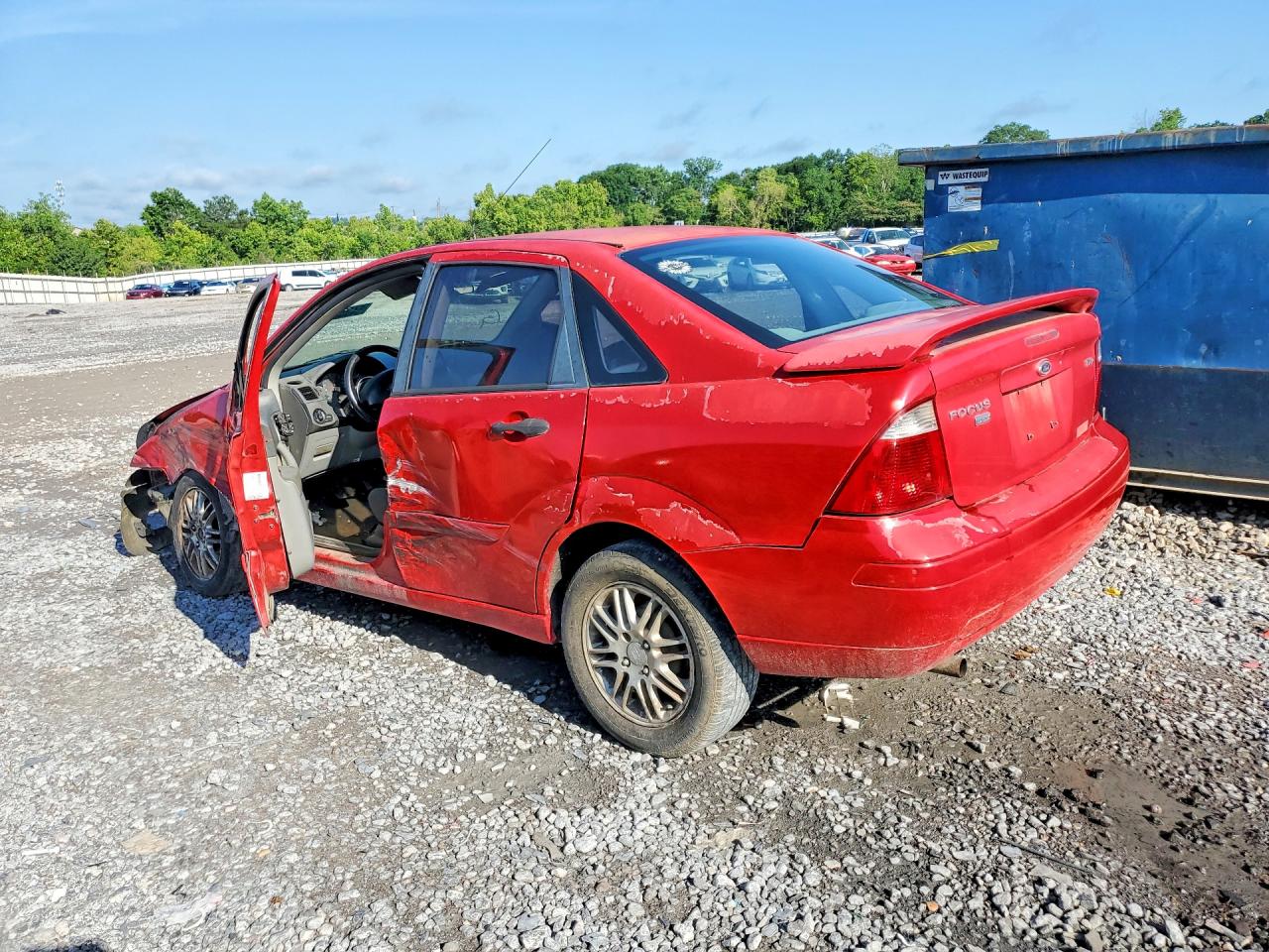 2005 Ford Focus Zx4 Red vin: 1FAFP34N55W223058