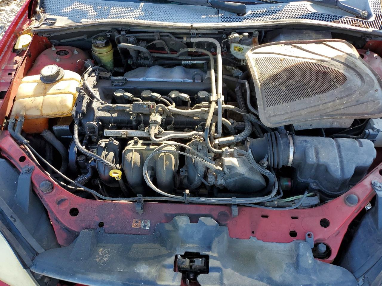 2005 Ford Focus Zx4 Red vin: 1FAFP34N55W223058