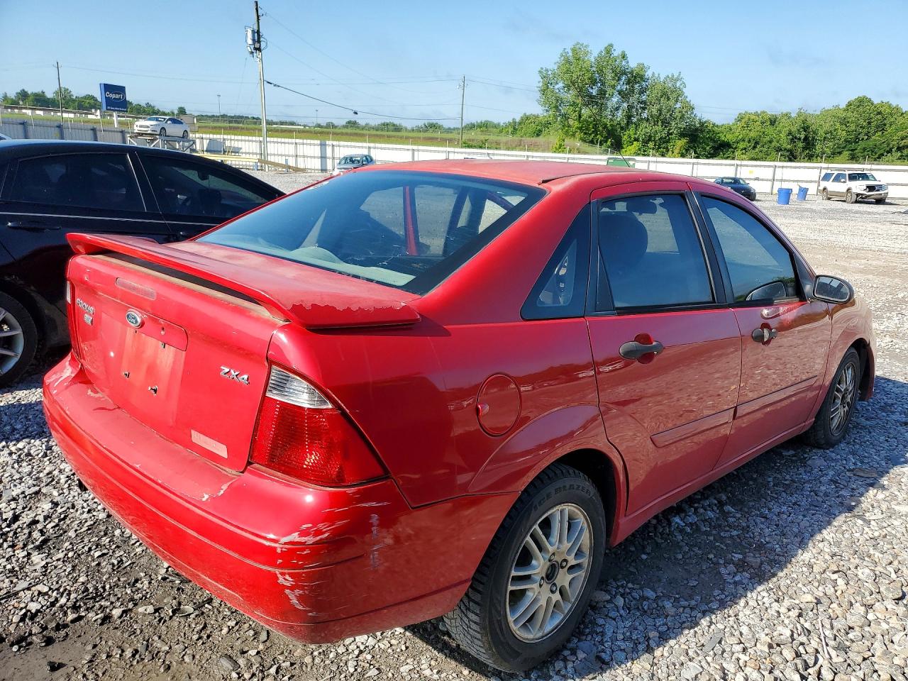 2005 Ford Focus Zx4 Red vin: 1FAFP34N55W223058