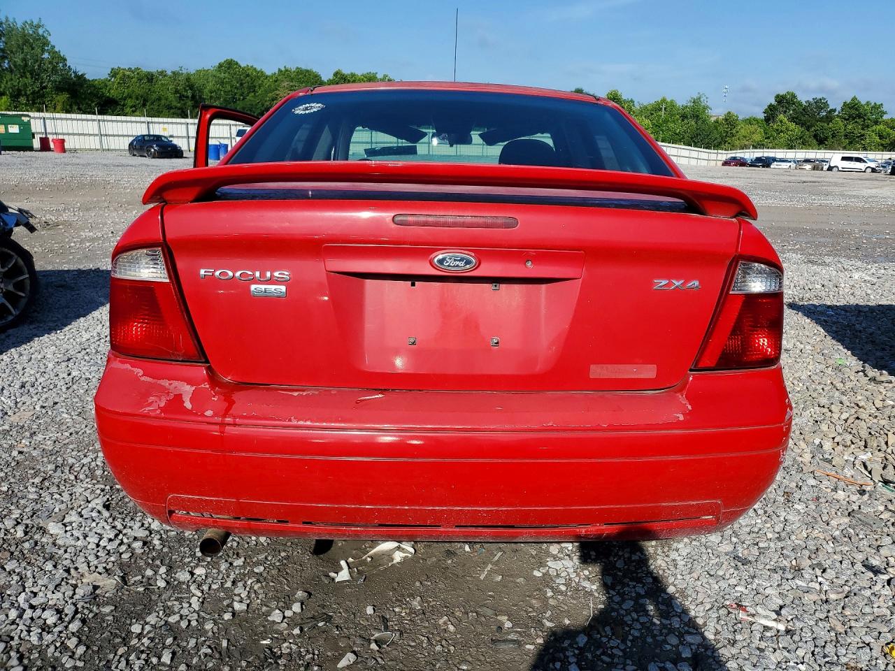 2005 Ford Focus Zx4 Red vin: 1FAFP34N55W223058