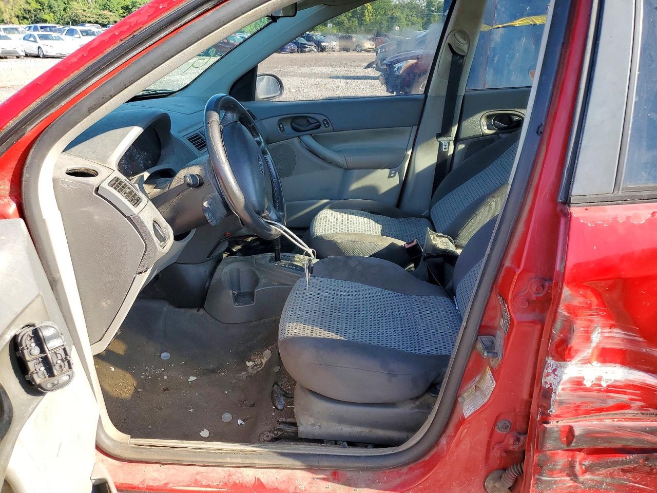 2005 Ford Focus Zx4 Red vin: 1FAFP34N55W223058