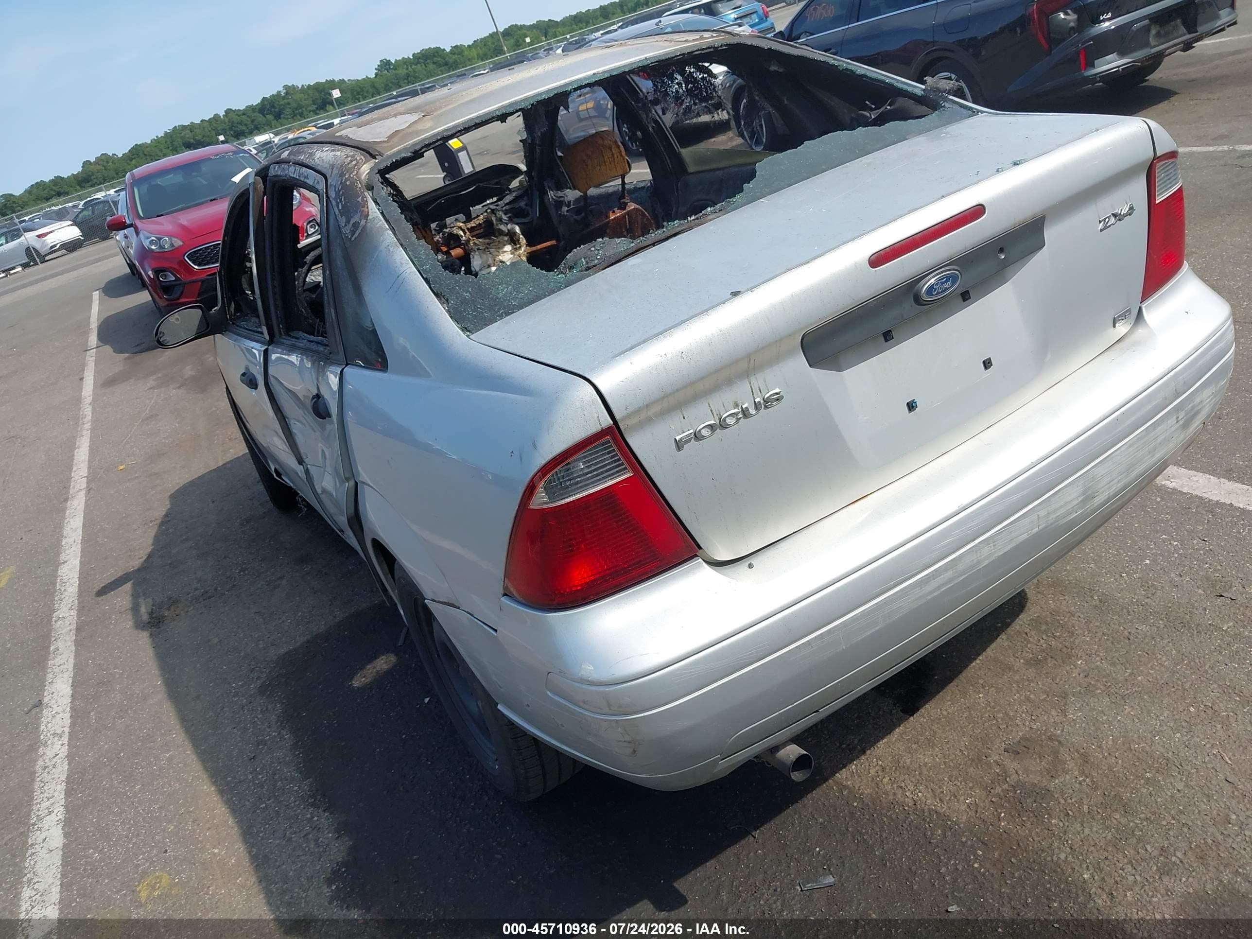 2005 Ford Focus Zx4 Silver vin: 1FAFP34N55W232620