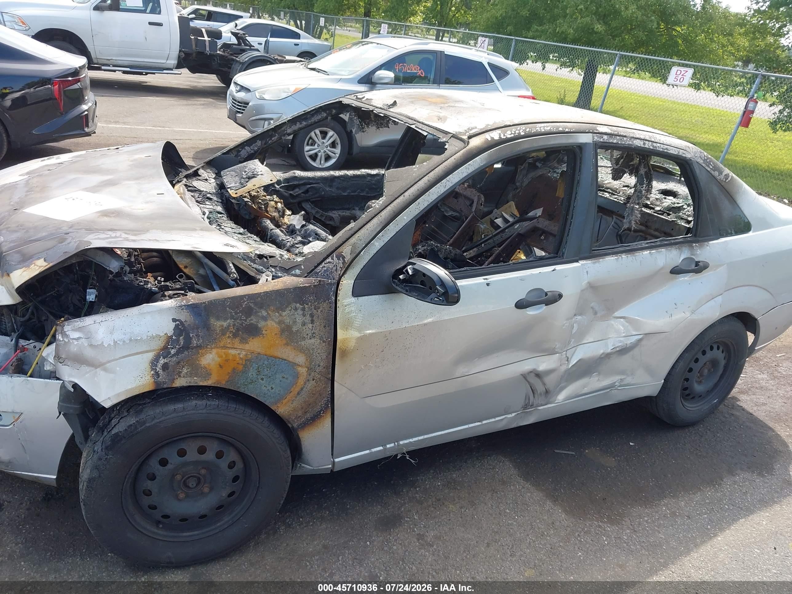 2005 Ford Focus Zx4 Silver vin: 1FAFP34N55W232620