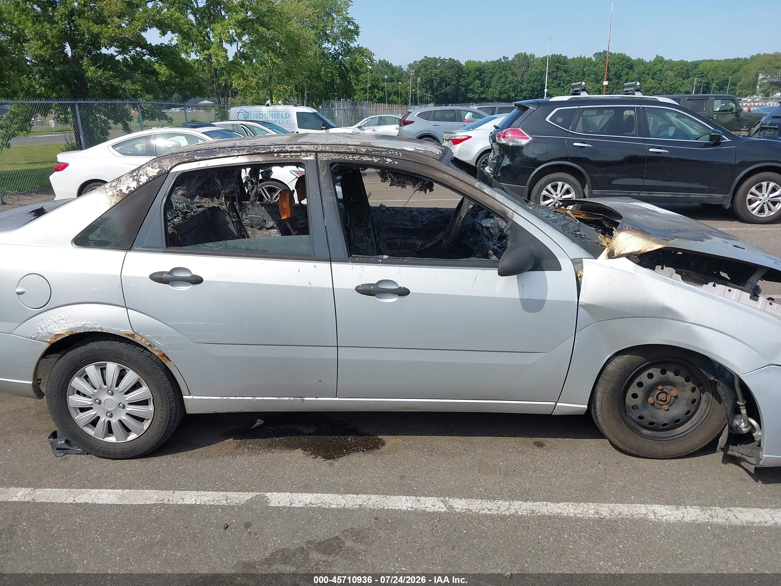 2005 Ford Focus Zx4 Silver vin: 1FAFP34N55W232620