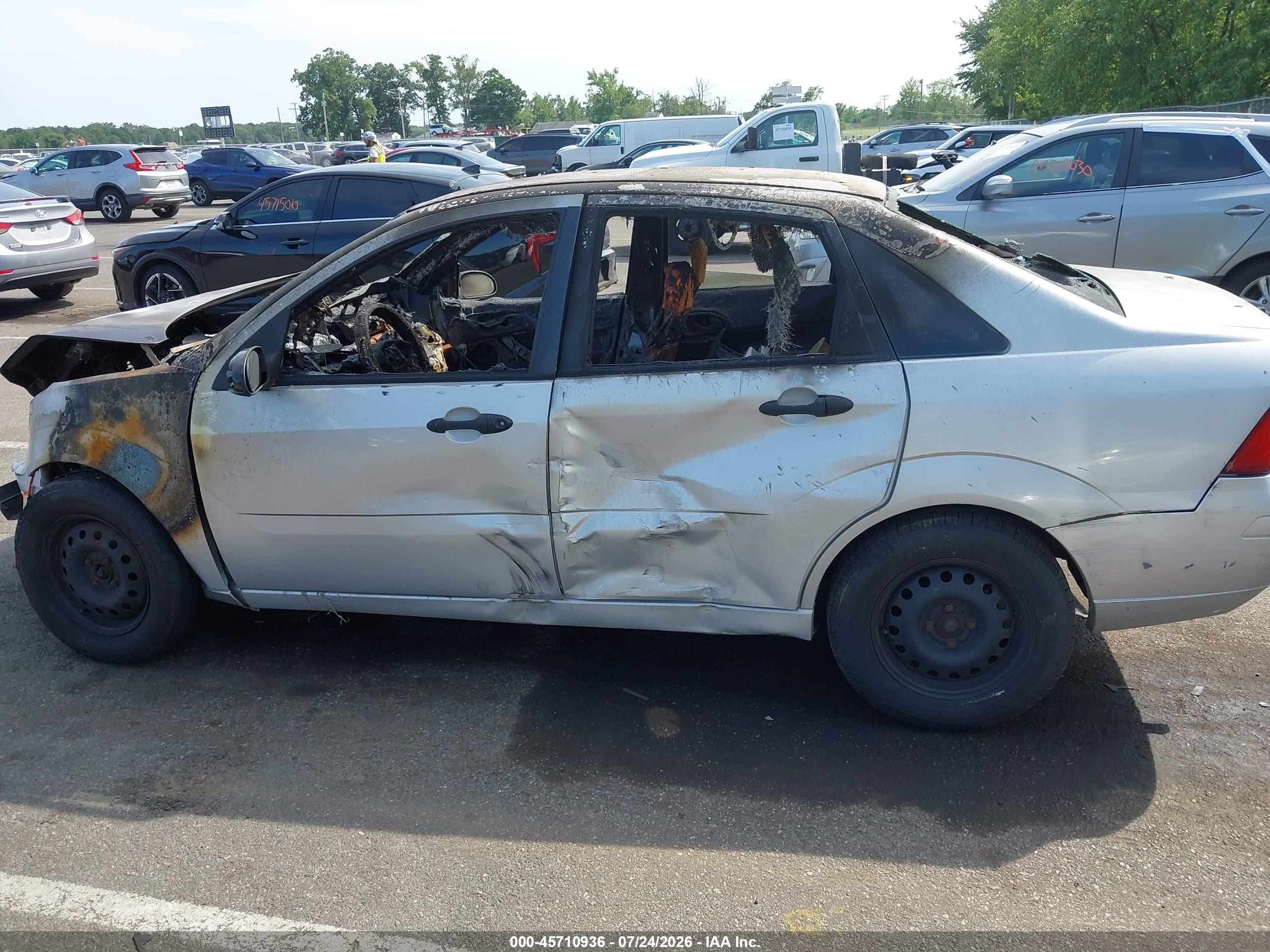 2005 Ford Focus Zx4 Silver vin: 1FAFP34N55W232620