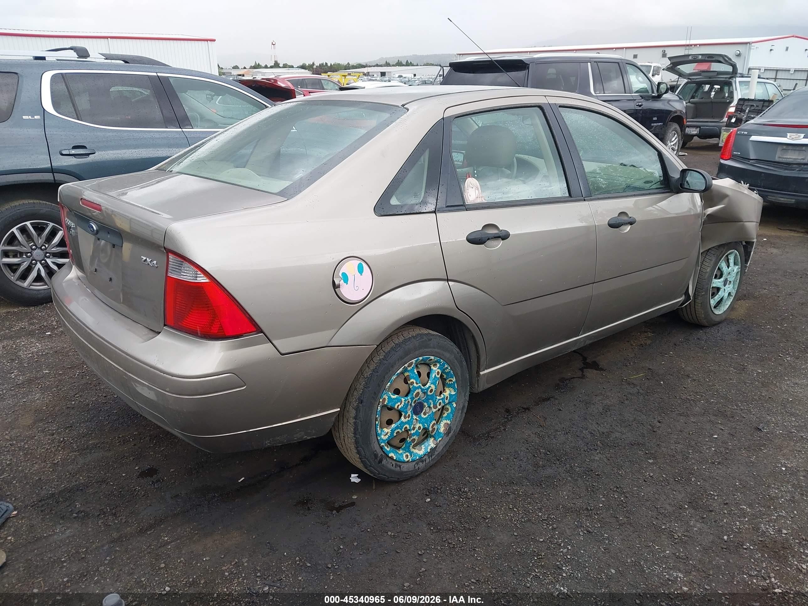 2005 Ford Focus Zx4 Beige vin: 1FAFP34N55W232648