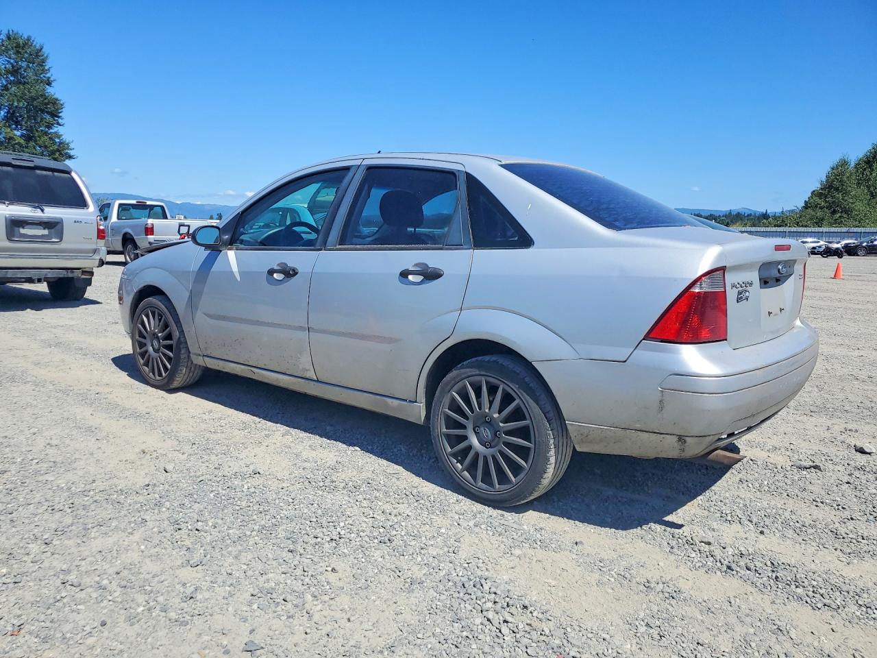 2005 Ford Focus Zx4 Silver vin: 1FAFP34N55W241219