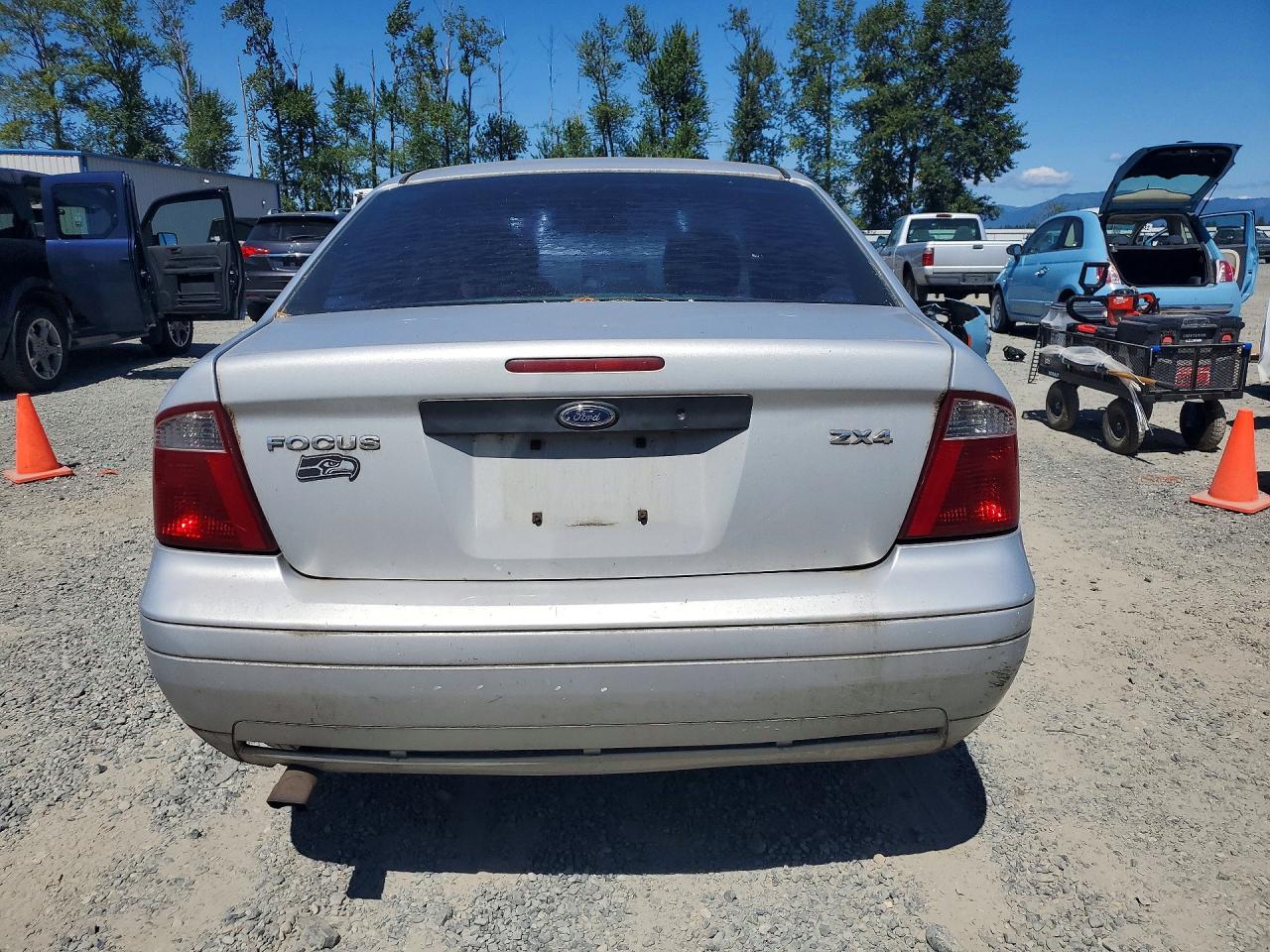 2005 Ford Focus Zx4 Silver vin: 1FAFP34N55W241219