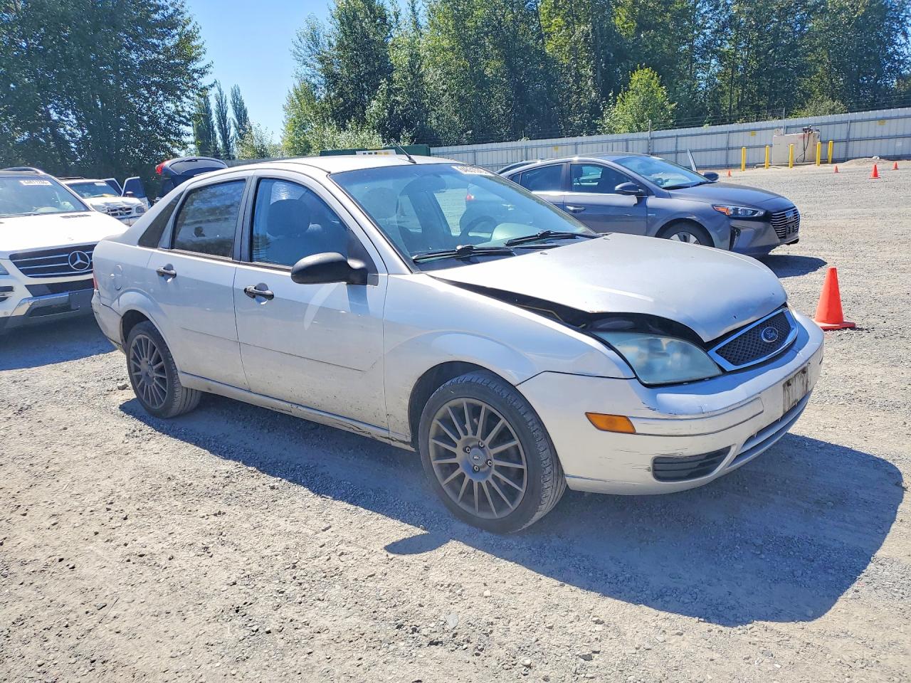 2005 Ford Focus Zx4 Silver vin: 1FAFP34N55W241219