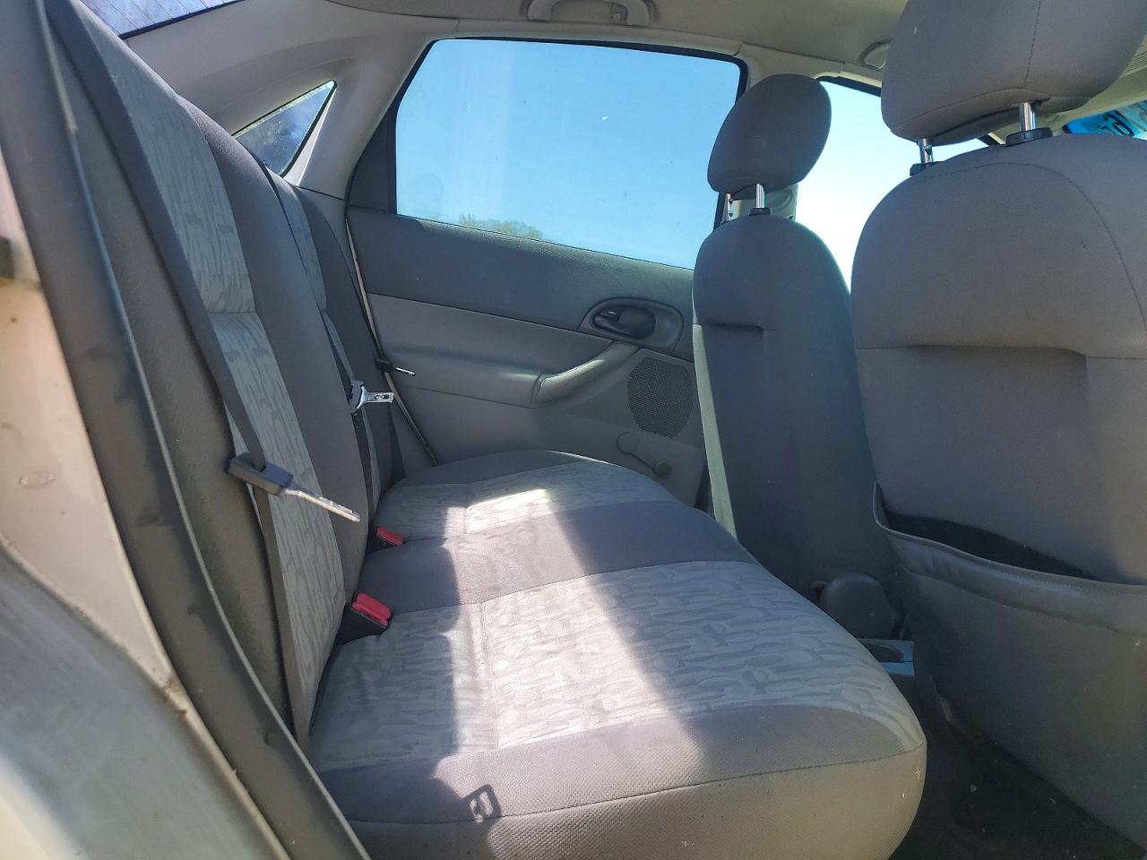 2005 Ford Focus Zx4 Silver vin: 1FAFP34N55W241219