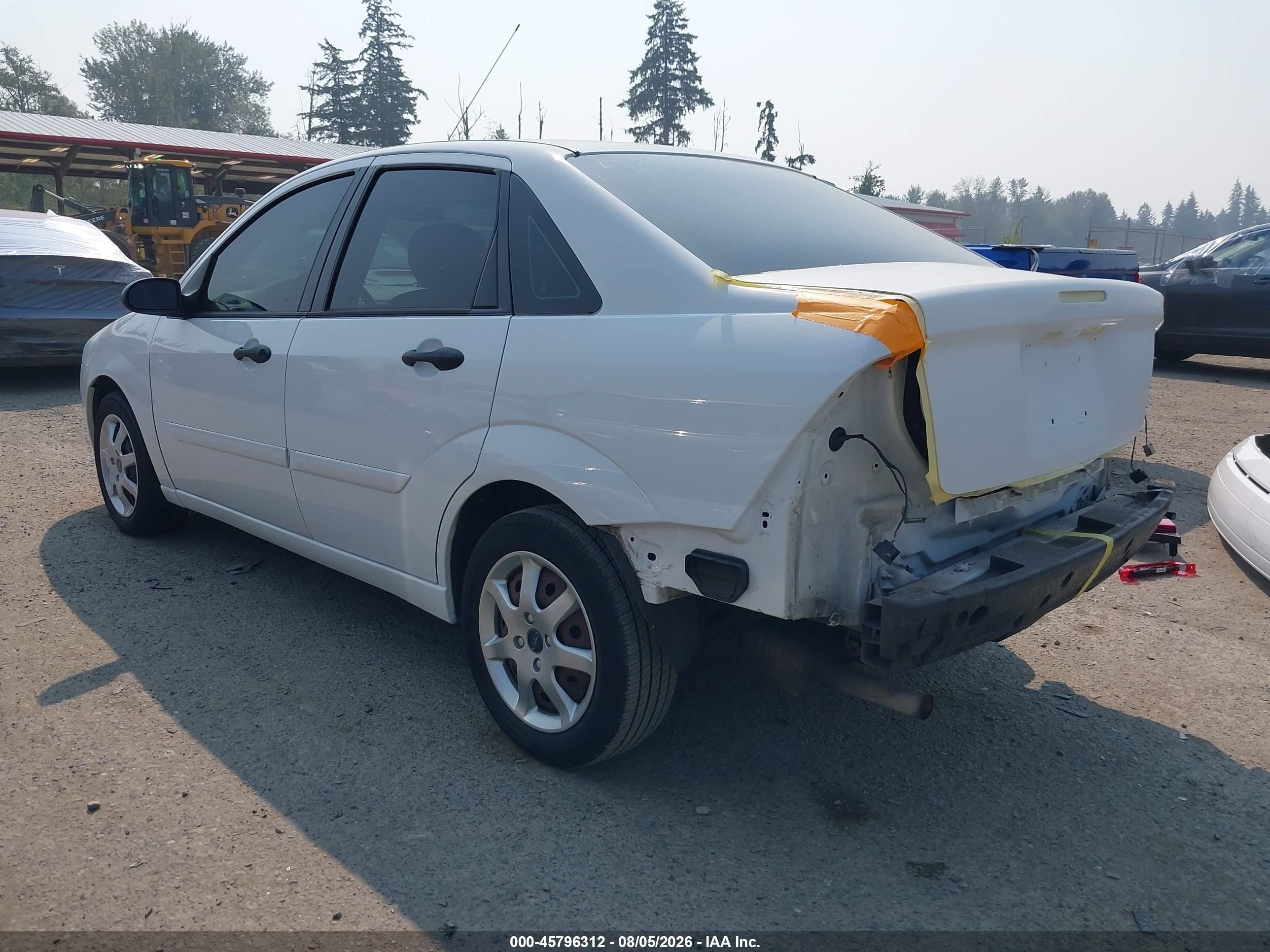 2005 Ford Focus Zx4 White vin: 1FAFP34N55W293546