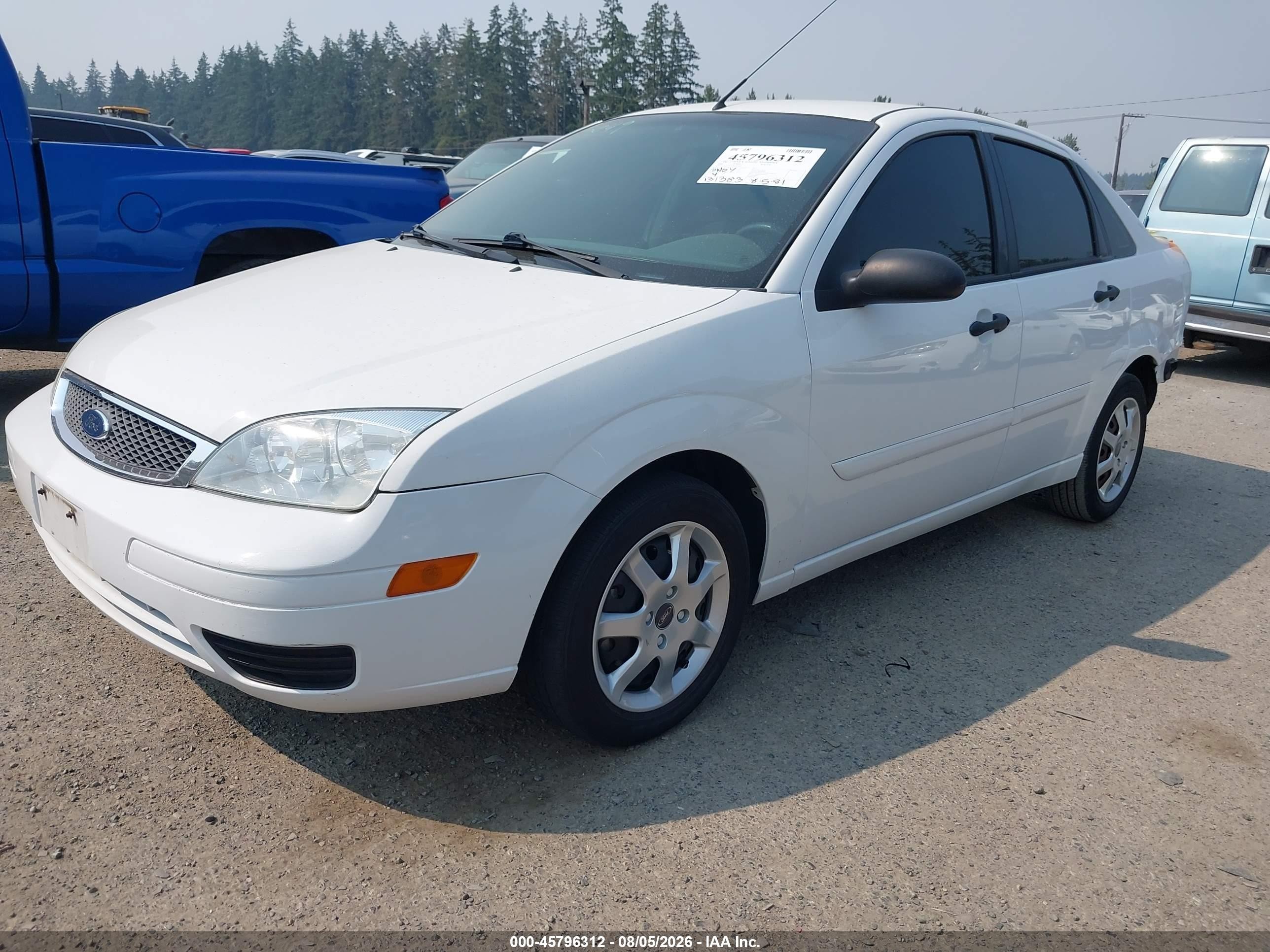 2005 Ford Focus Zx4 White vin: 1FAFP34N55W293546