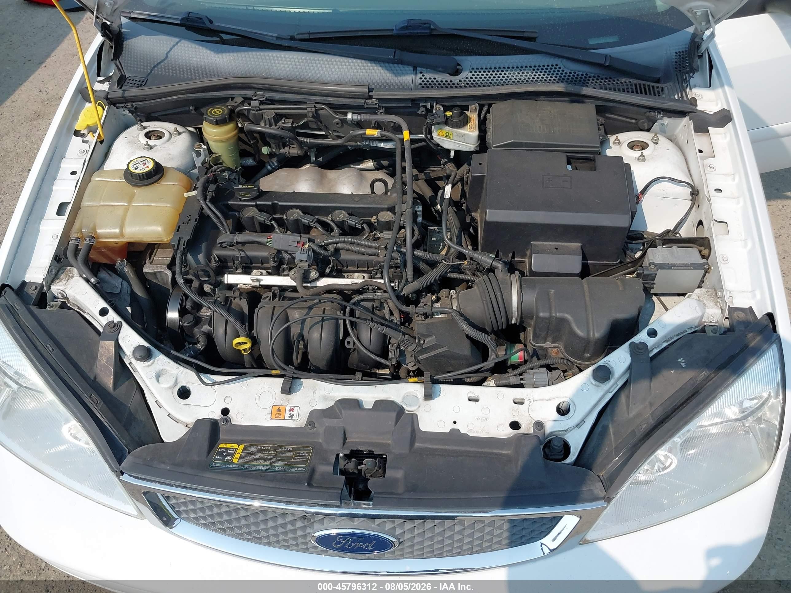 2005 Ford Focus Zx4 White vin: 1FAFP34N55W293546