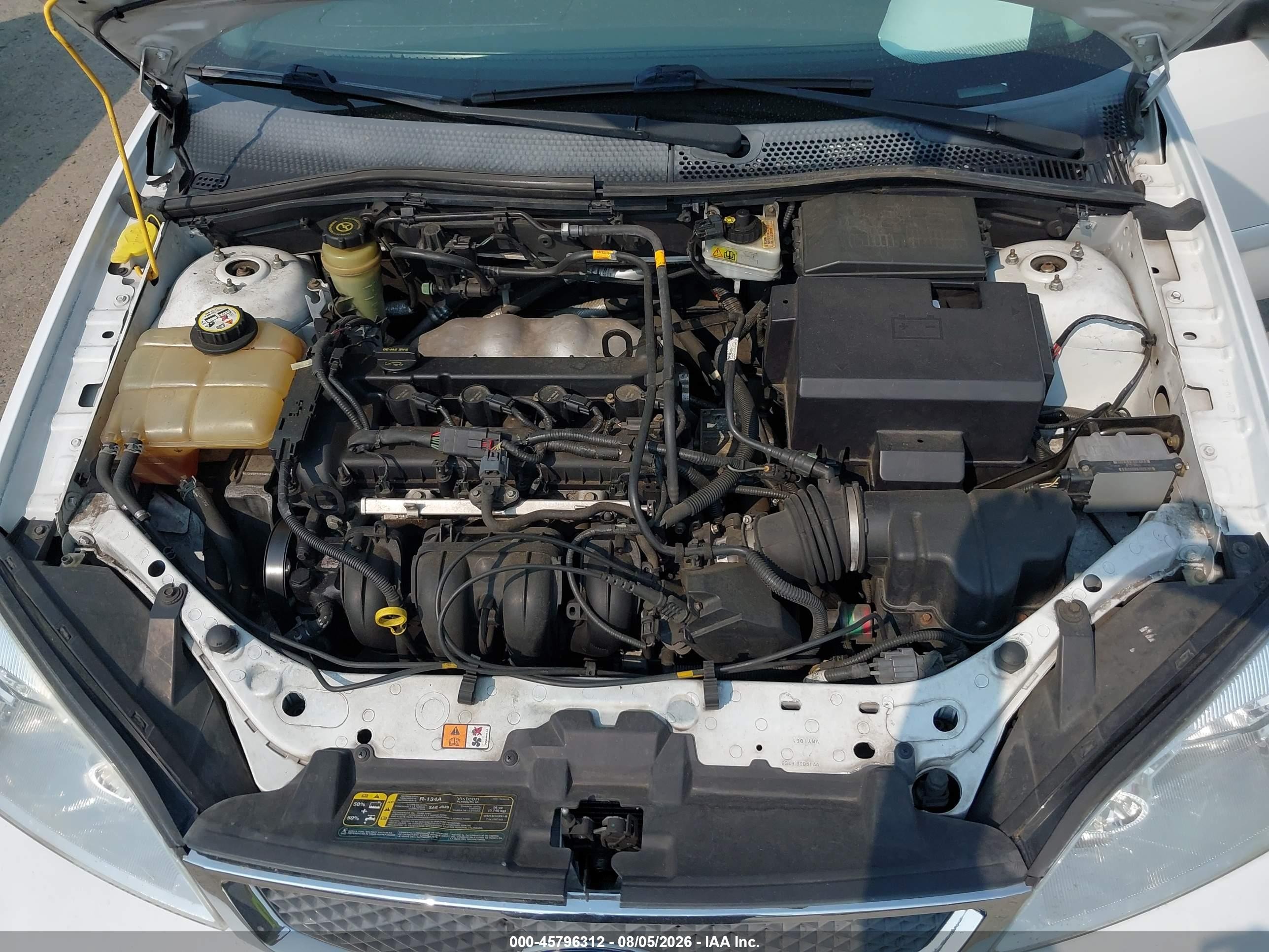 2005 Ford Focus Zx4 White vin: 1FAFP34N55W293546