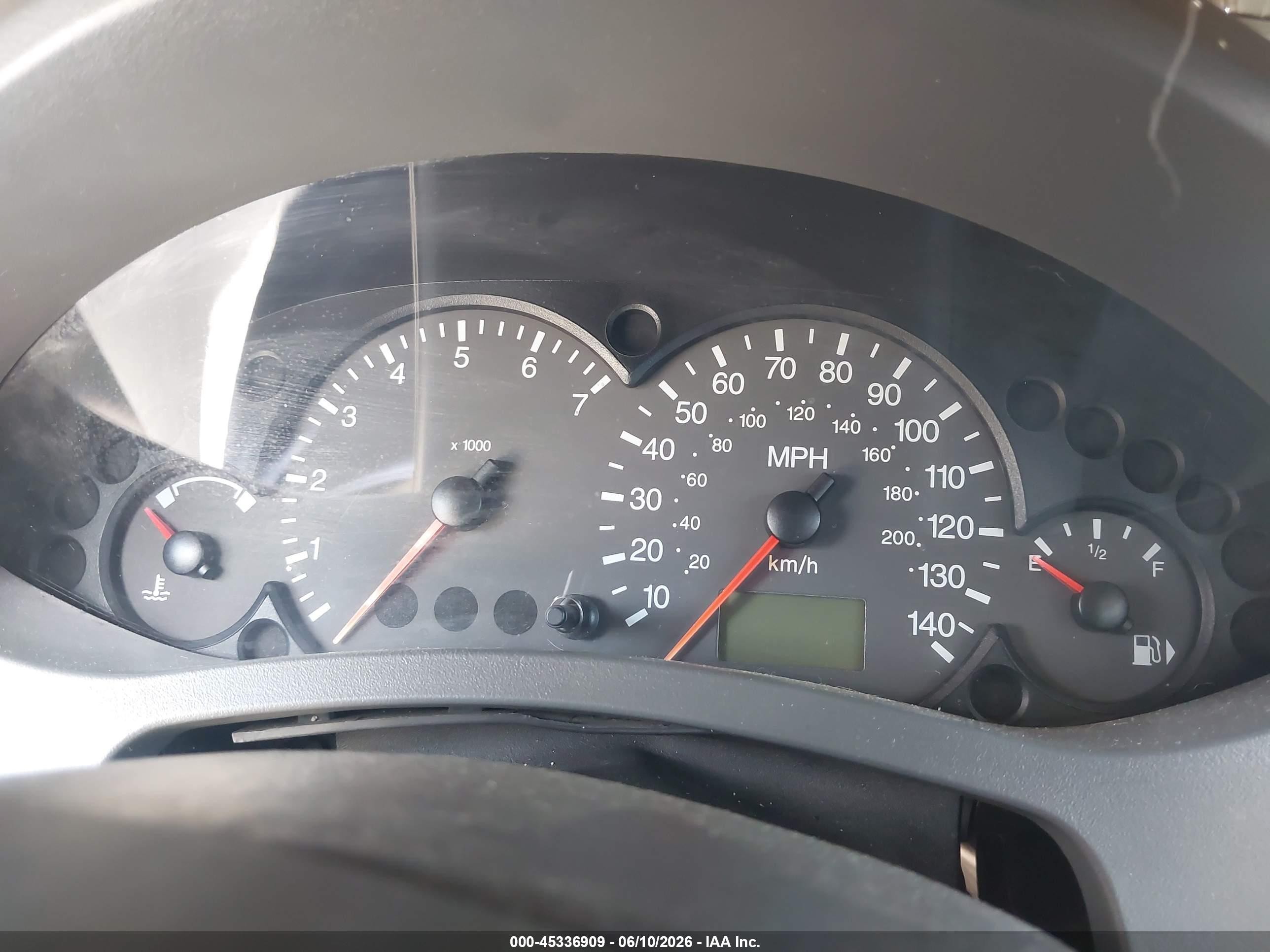 2005 Ford Focus Zx4 Silver vin: 1FAFP34N55W298455