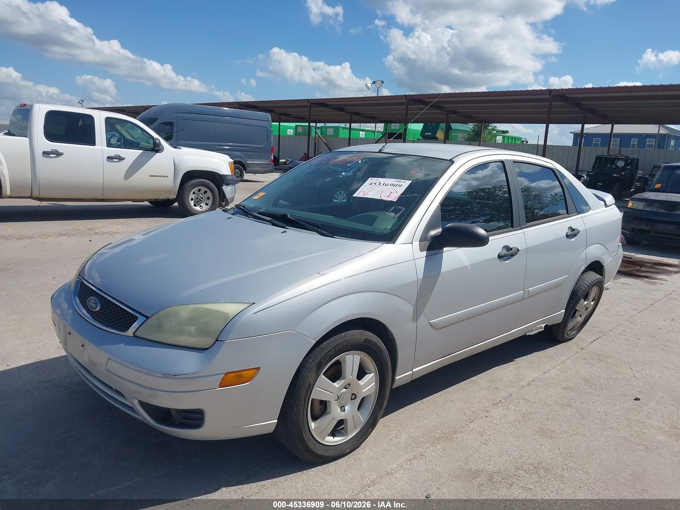 2005 Ford Focus Zx4 Silver vin: 1FAFP34N55W298455
