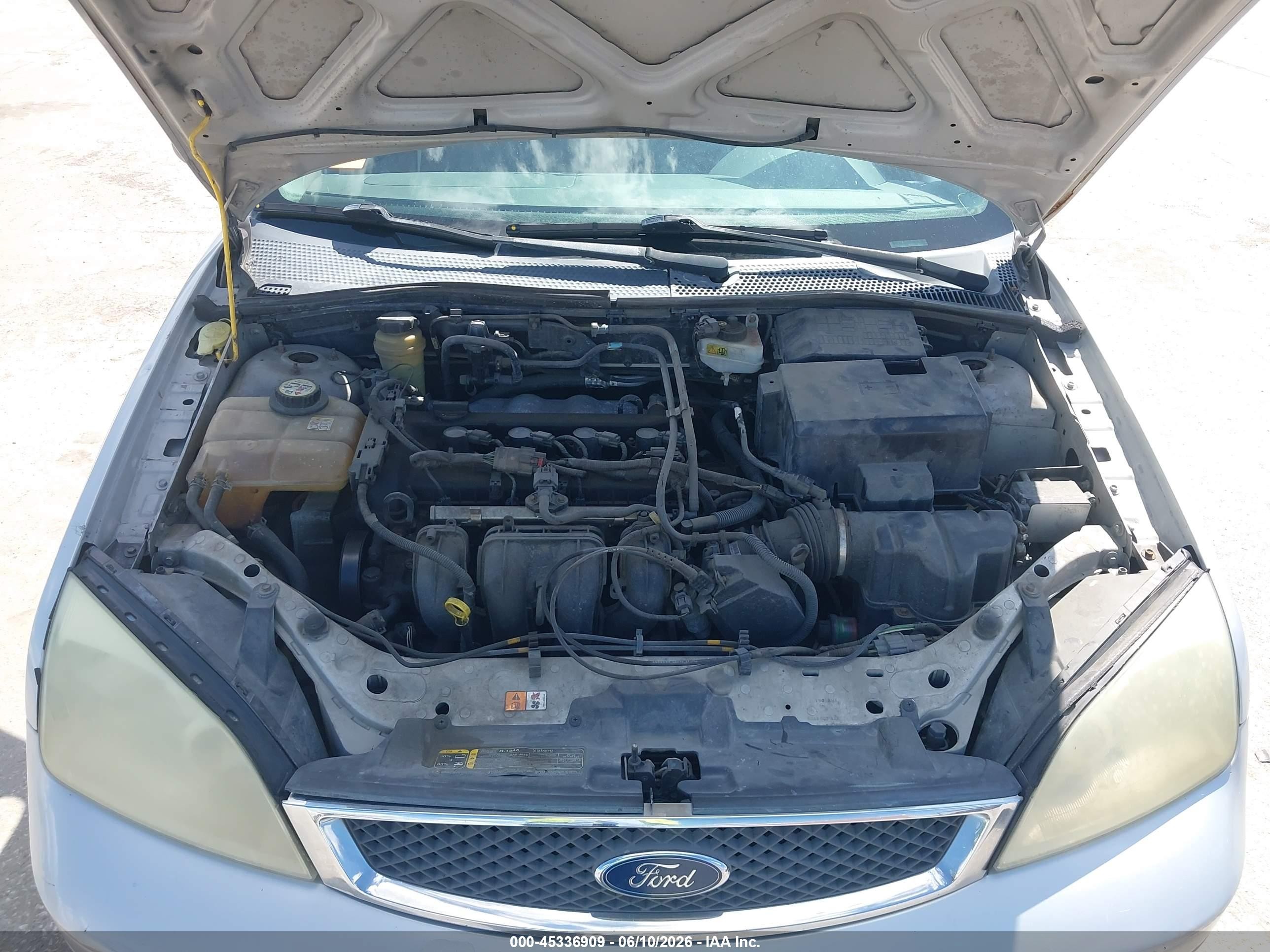 2005 Ford Focus Zx4 Silver vin: 1FAFP34N55W298455
