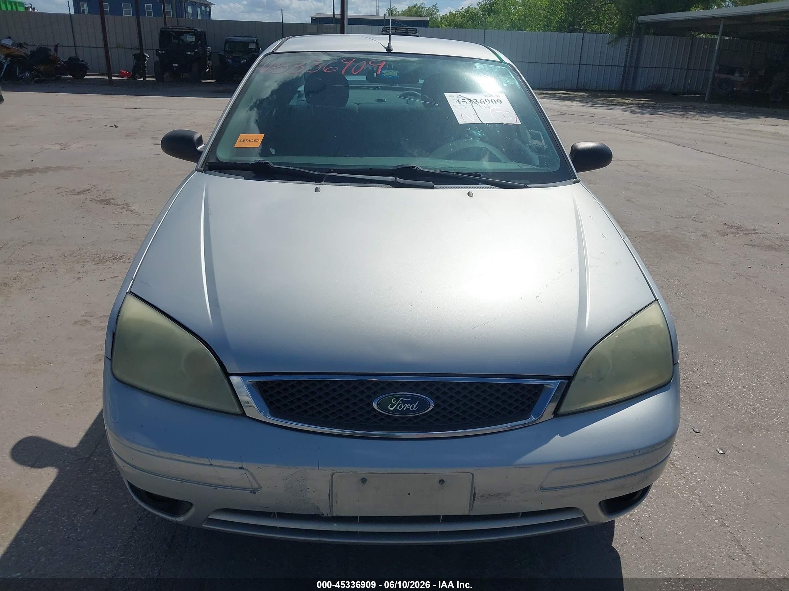 2005 Ford Focus Zx4 Silver vin: 1FAFP34N55W298455