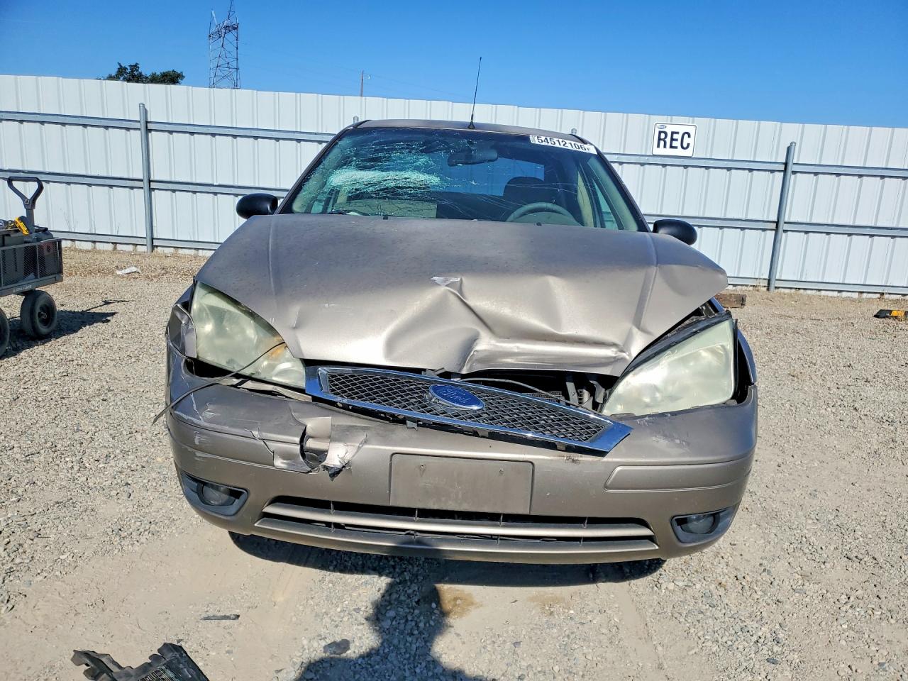 2005 Ford Focus Zx4 Gold vin: 1FAFP34N55W310202