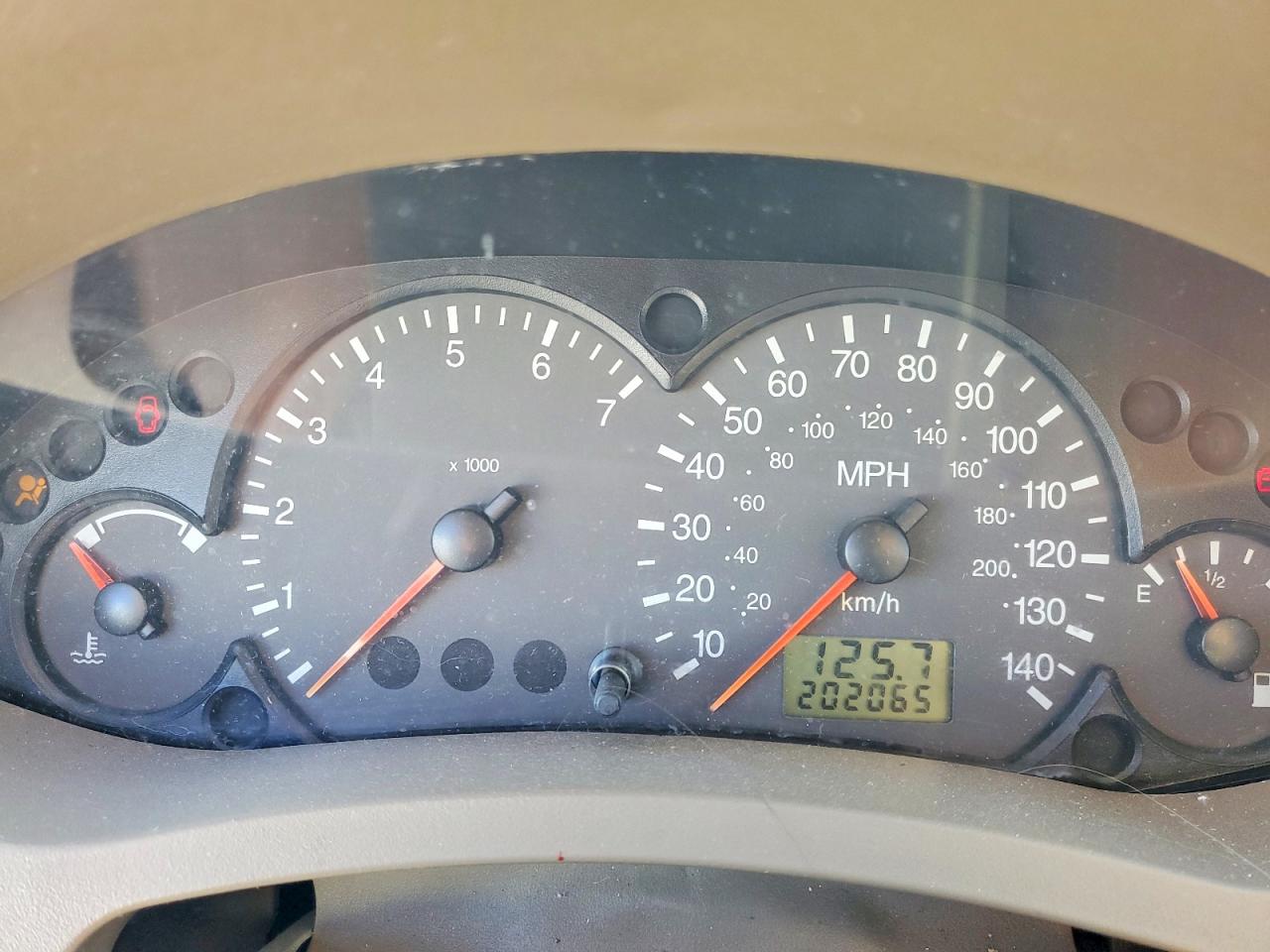 2005 Ford Focus Zx4 Gold vin: 1FAFP34N55W310202