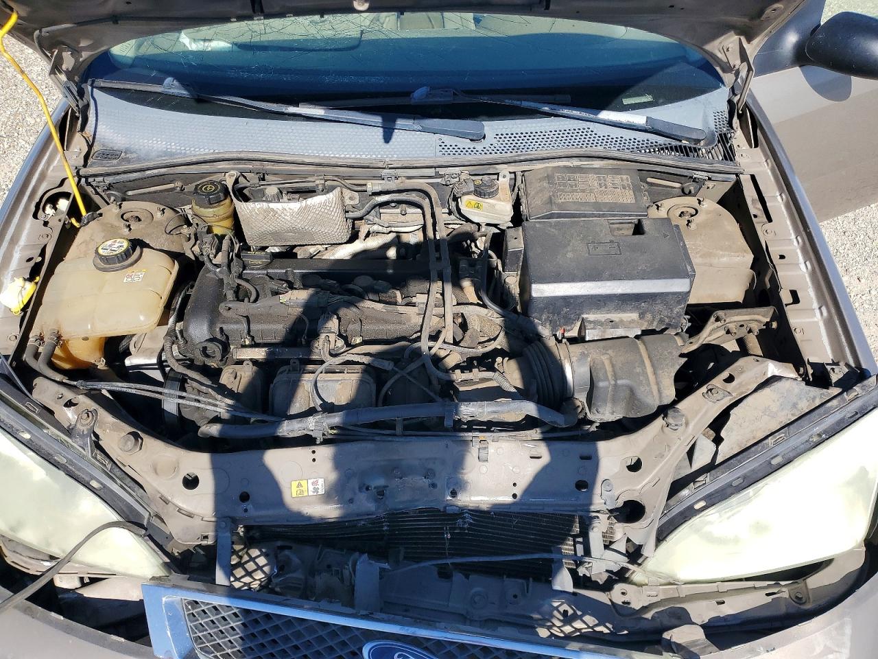 2005 Ford Focus Zx4 Gold vin: 1FAFP34N55W310202