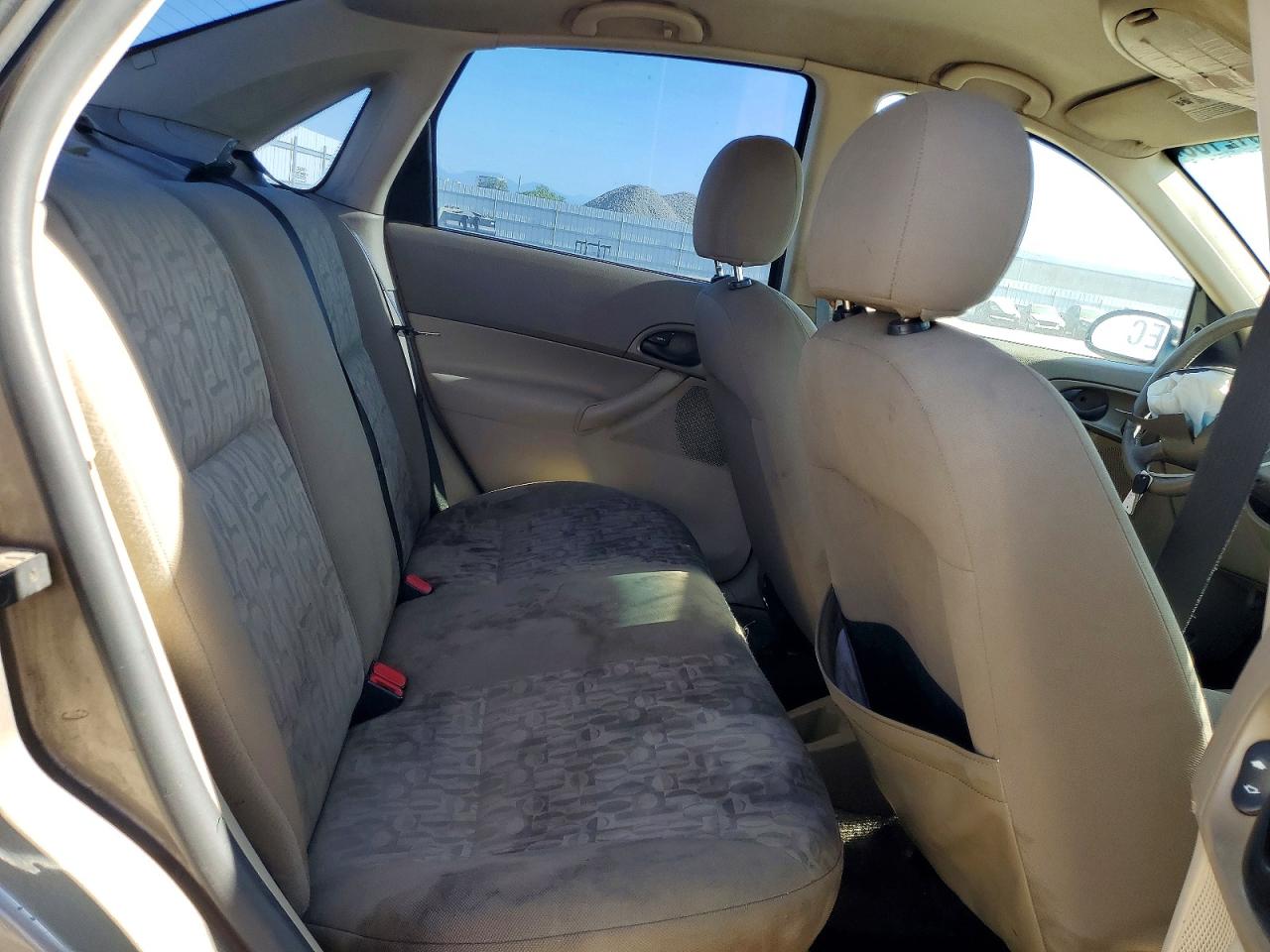 2005 Ford Focus Zx4 Gold vin: 1FAFP34N55W310202