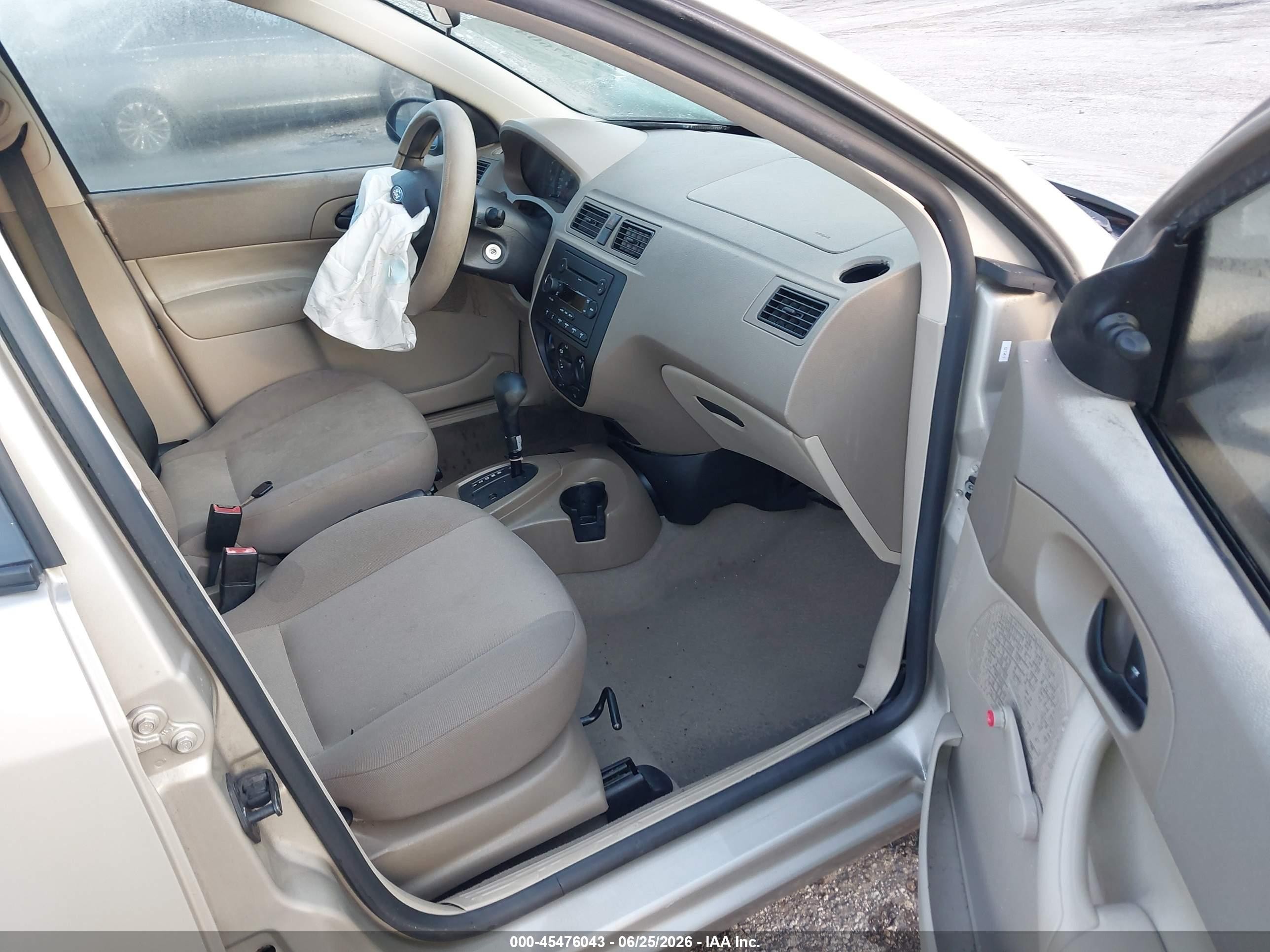 2007 Ford Focus S/se/ses Cream vin: 1FAFP34N57W169893