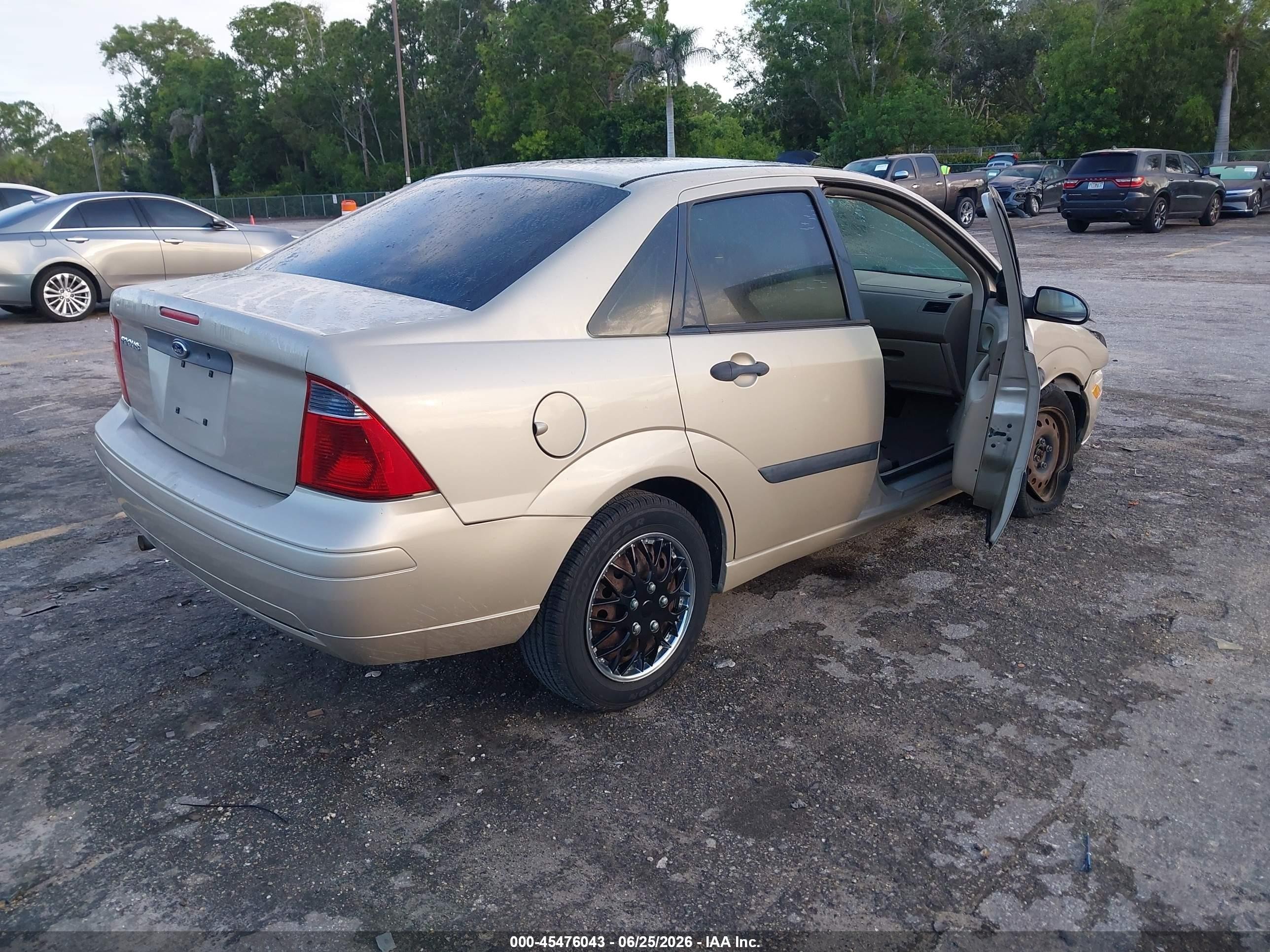 2007 Ford Focus S/se/ses Cream vin: 1FAFP34N57W169893