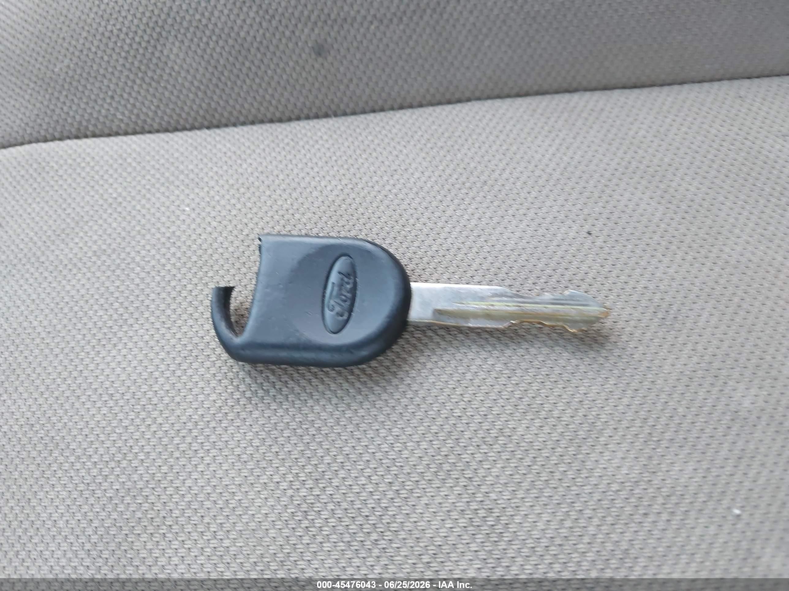 2007 Ford Focus S/se/ses Cream vin: 1FAFP34N57W169893
