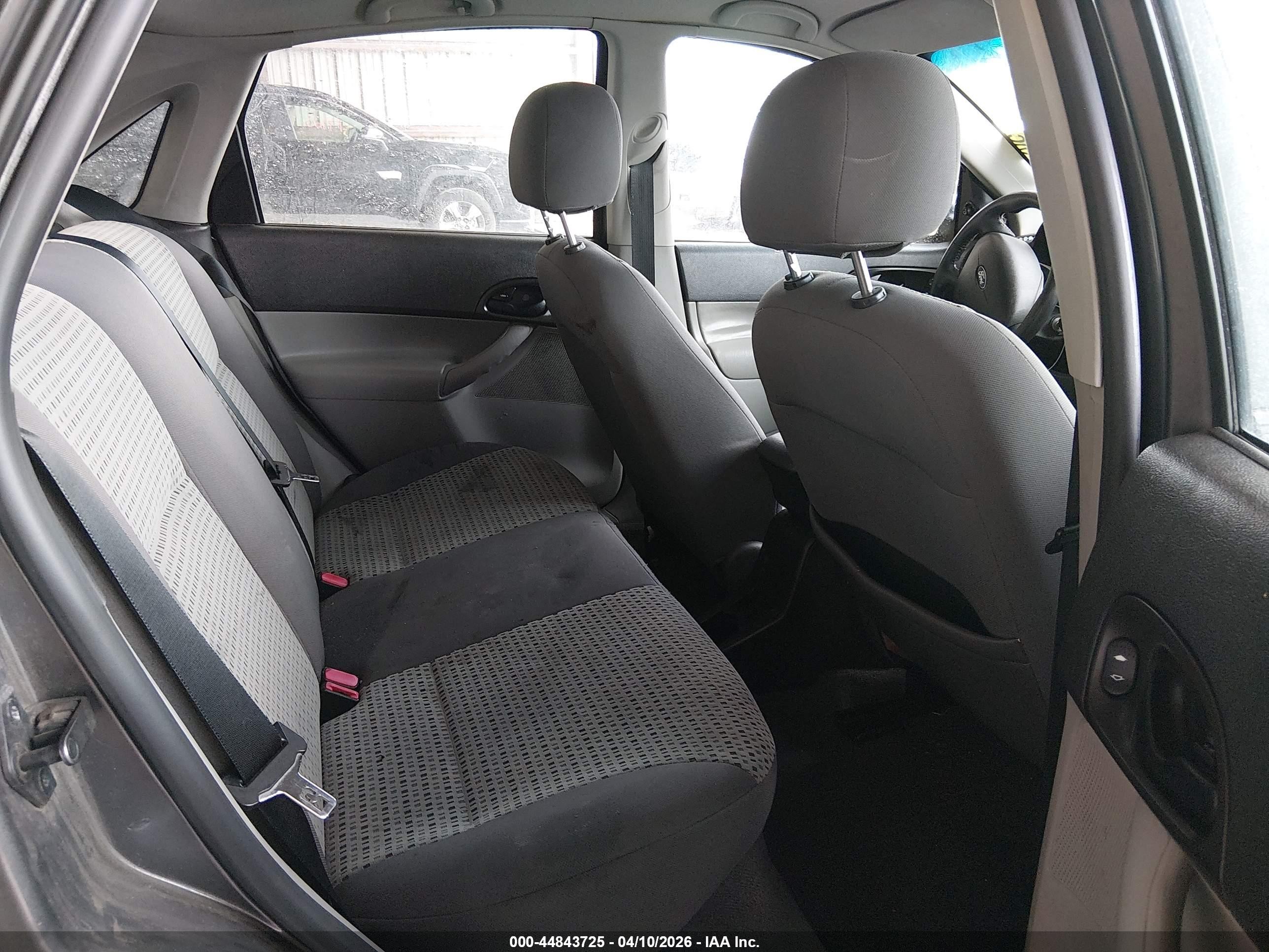 2007 Ford Focus S/se/ses Gray vin: 1FAFP34N57W172941