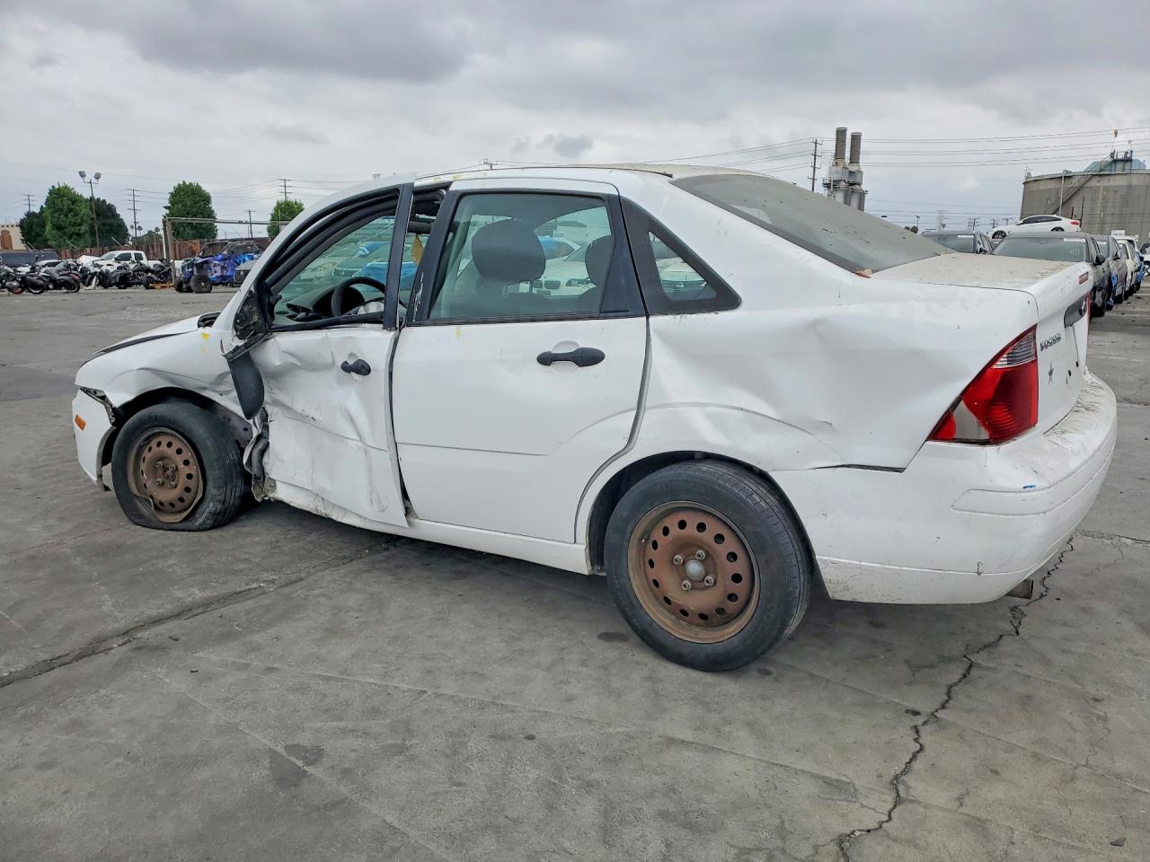 2007 Ford Focus Zx4 White vin: 1FAFP34N57W173670