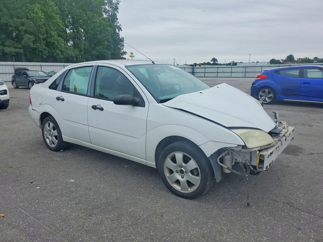 2007 Ford Focus Zx4 White vin: 1FAFP34N57W194874