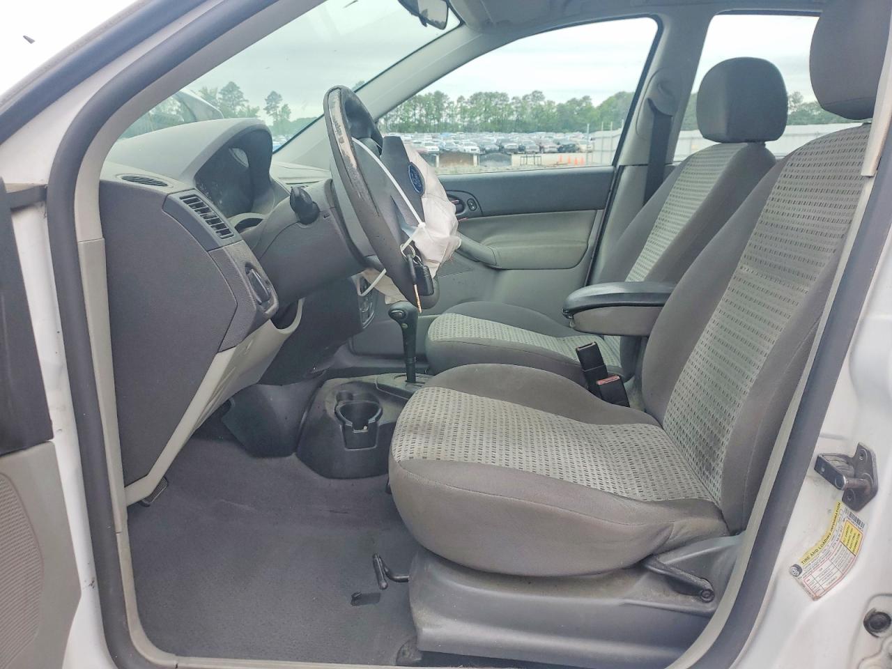 2007 Ford Focus Zx4 White vin: 1FAFP34N57W194874