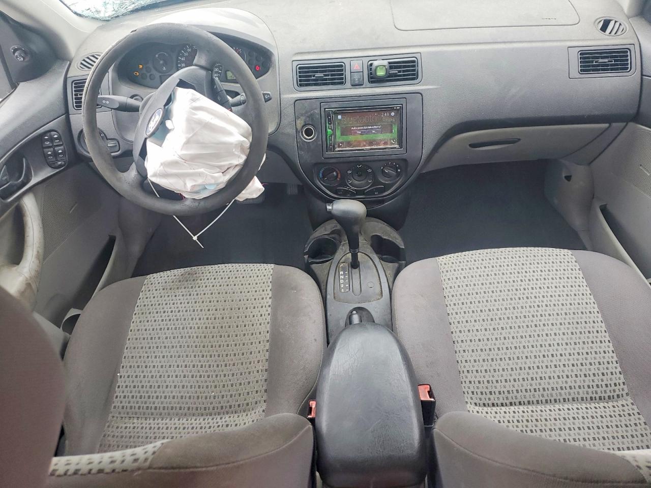 2007 Ford Focus Zx4 White vin: 1FAFP34N57W194874