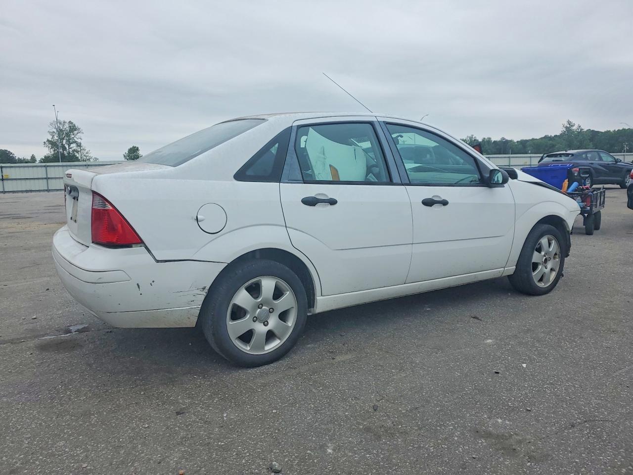 2007 Ford Focus Zx4 White vin: 1FAFP34N57W194874