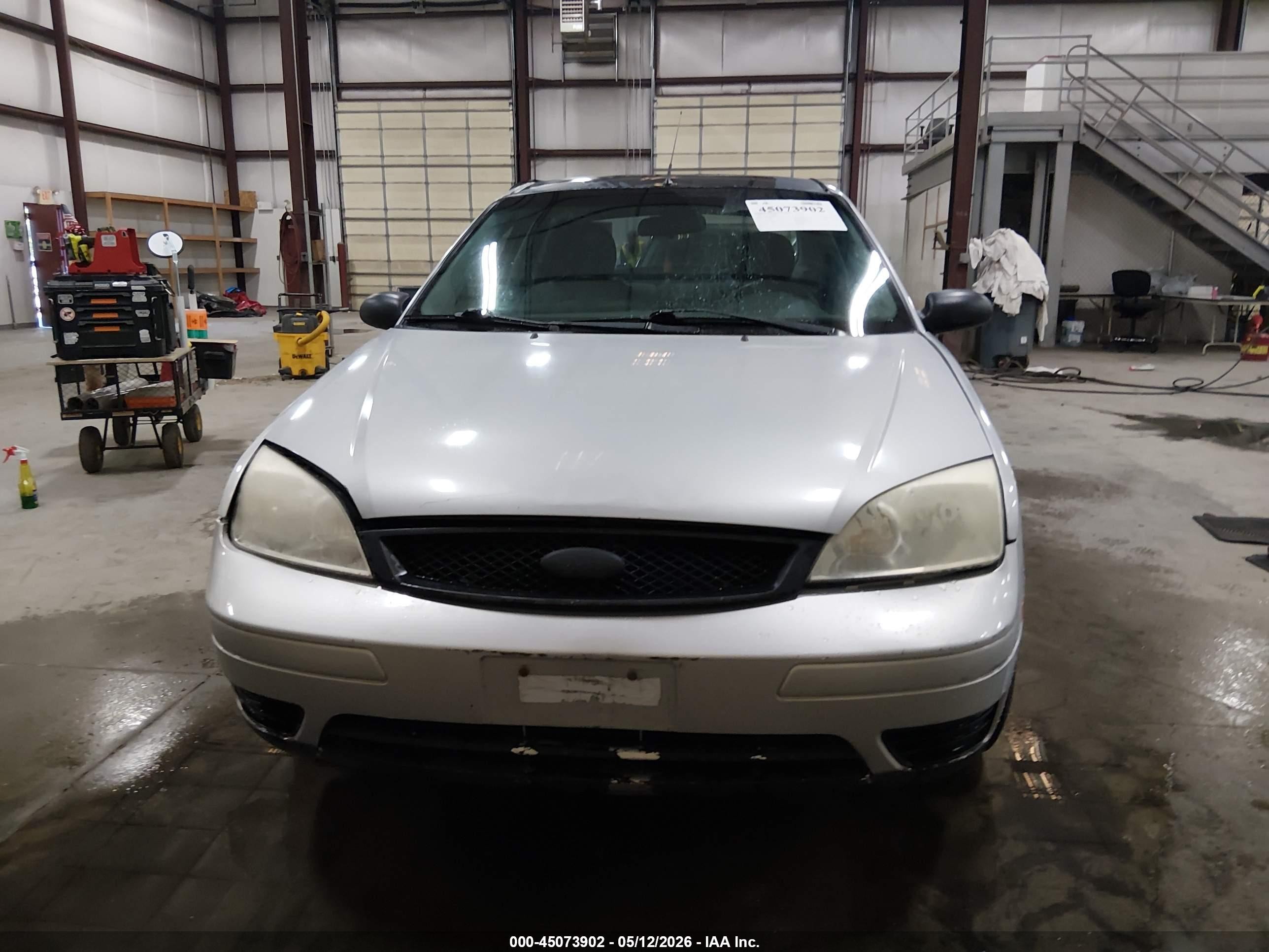 2007 Ford Focus S/se/ses Gray vin: 1FAFP34N57W239151