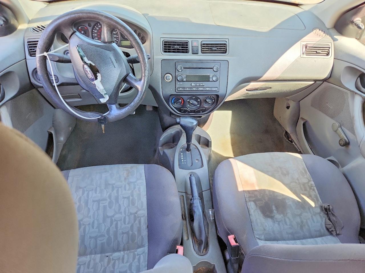 2005 Ford Focus Zx4 Burgundy vin: 1FAFP34N65W130825