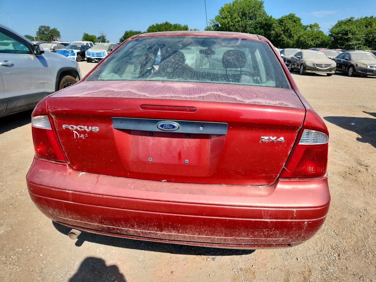 2005 Ford Focus Zx4 Burgundy vin: 1FAFP34N65W130825