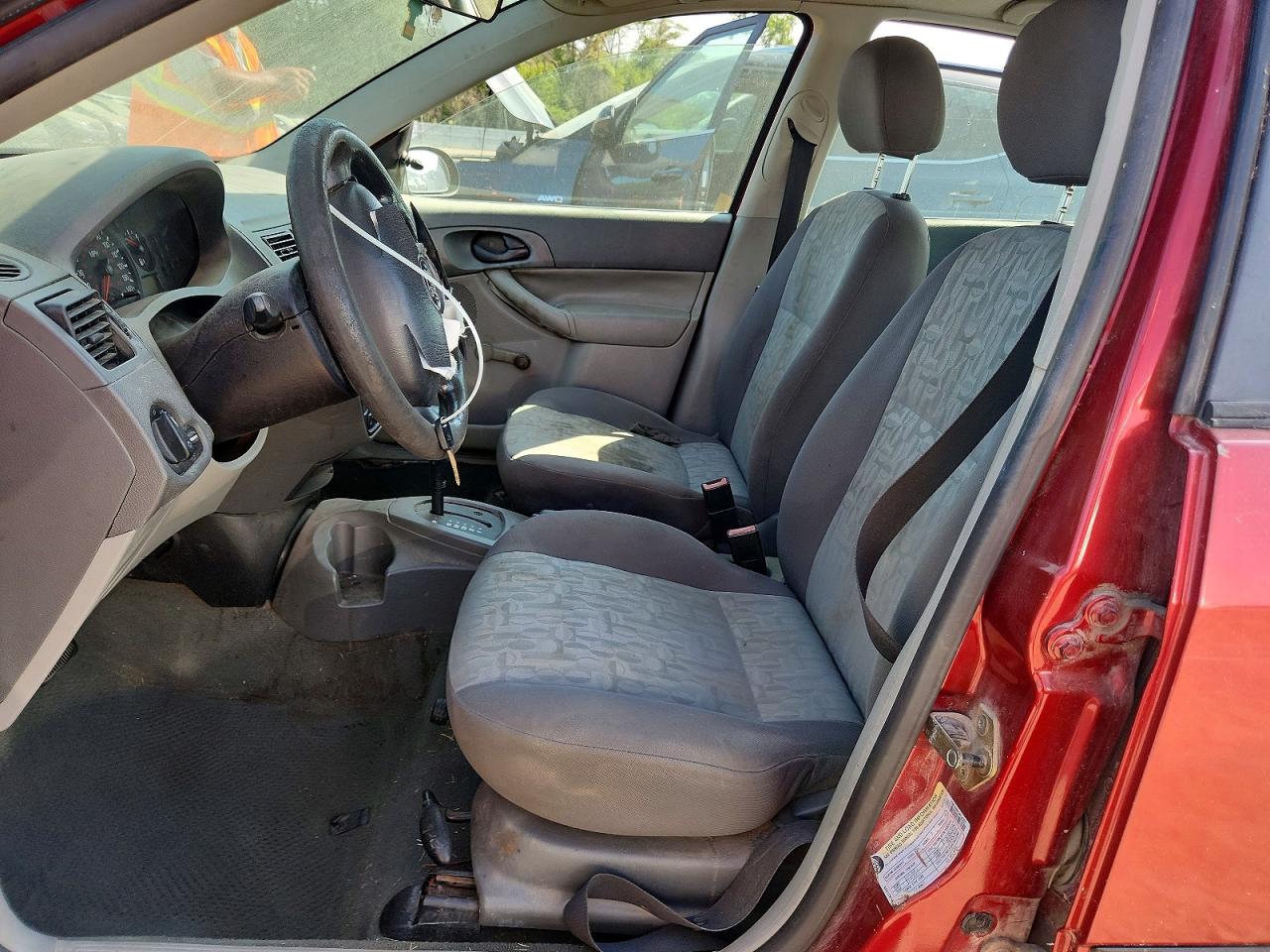 2005 Ford Focus Zx4 Burgundy vin: 1FAFP34N65W130825